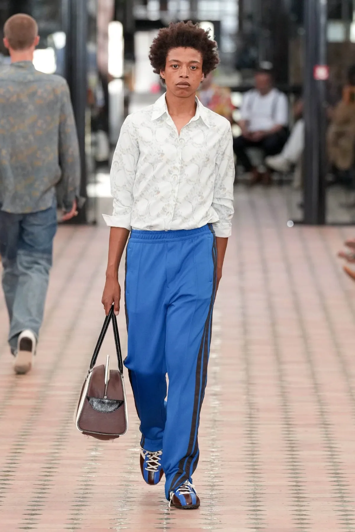 La collection Printemps 2026 de Wales Bonner rend hommage au savoir-faire britannique et célèbre dix années de création