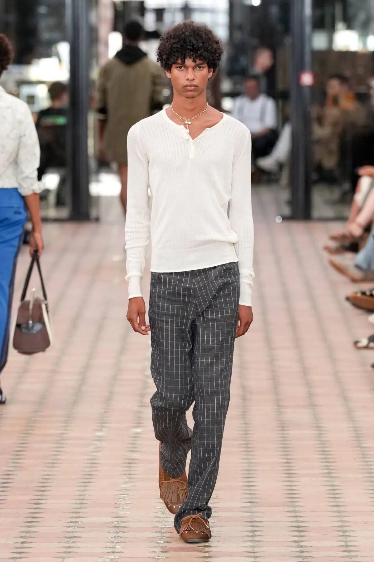 La collection Printemps 2026 de Wales Bonner rend hommage au savoir-faire britannique et célèbre dix années de création