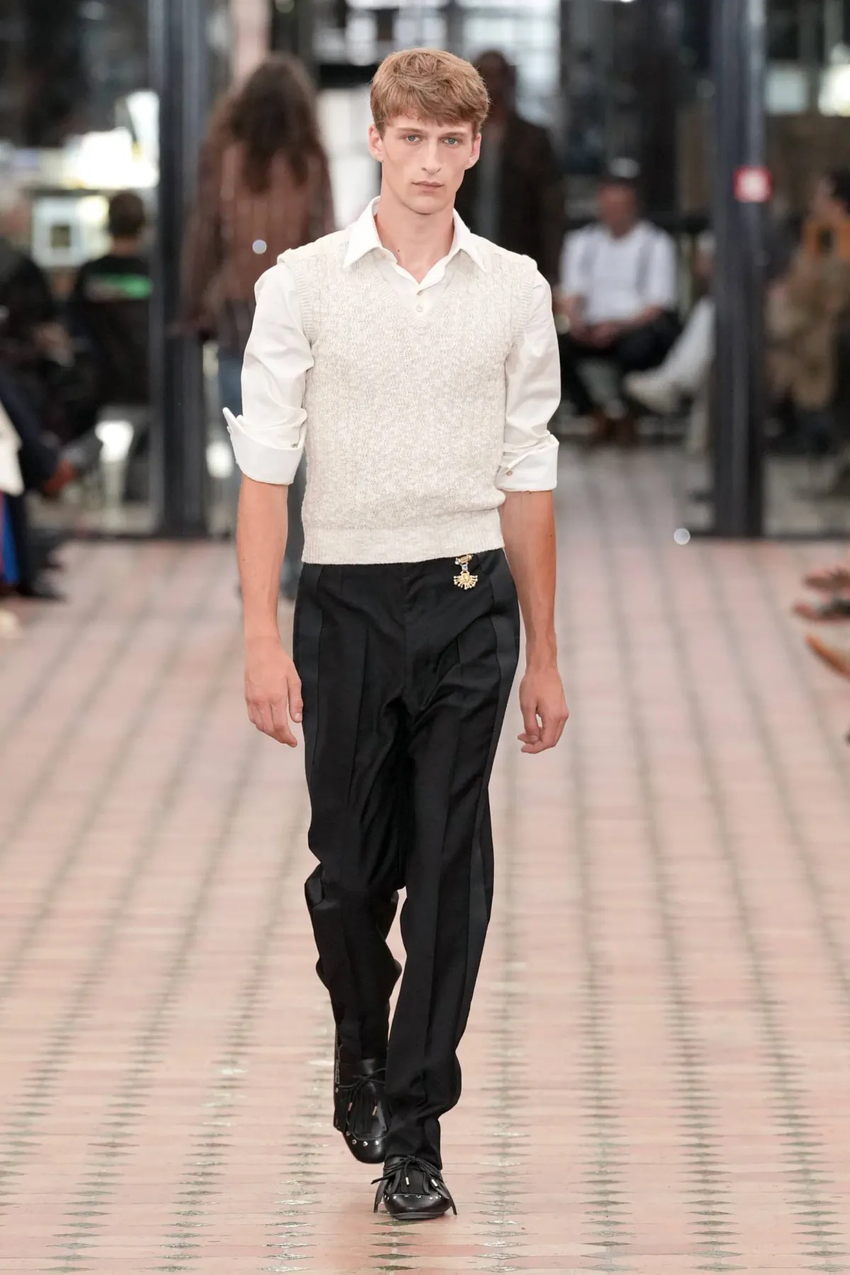 La collection Printemps 2026 de Wales Bonner rend hommage au savoir-faire britannique et célèbre dix années de création