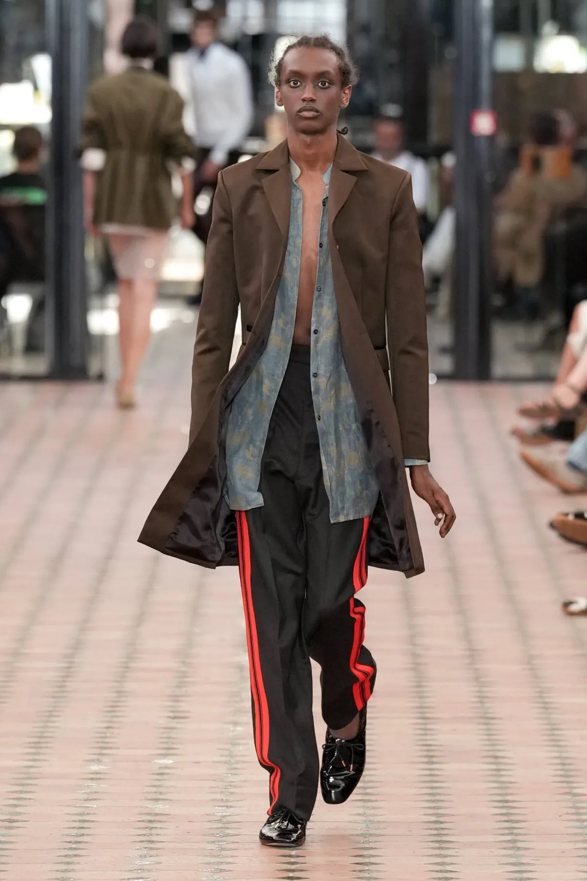 La collection Printemps 2026 de Wales Bonner rend hommage au savoir-faire britannique et célèbre dix années de création