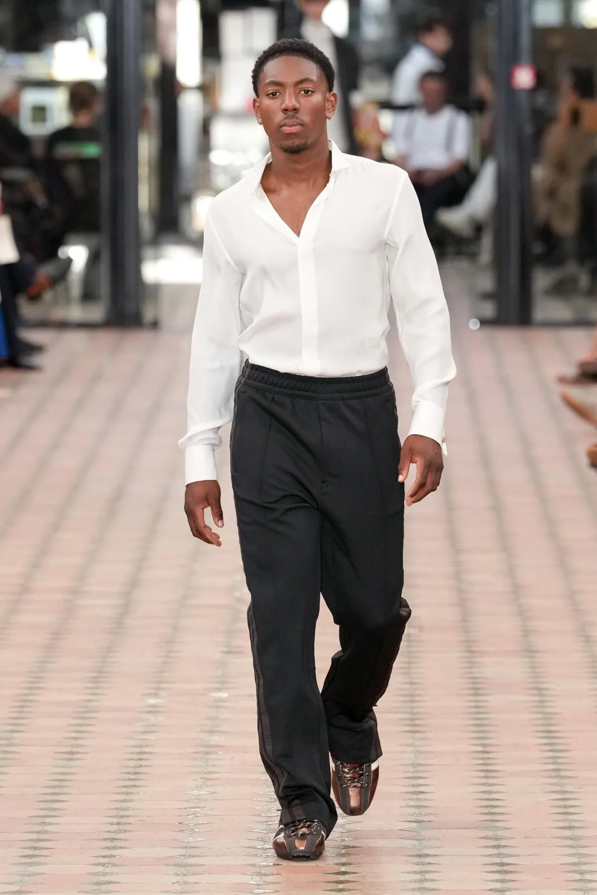 La collection Printemps 2026 de Wales Bonner rend hommage au savoir-faire britannique et célèbre dix années de création