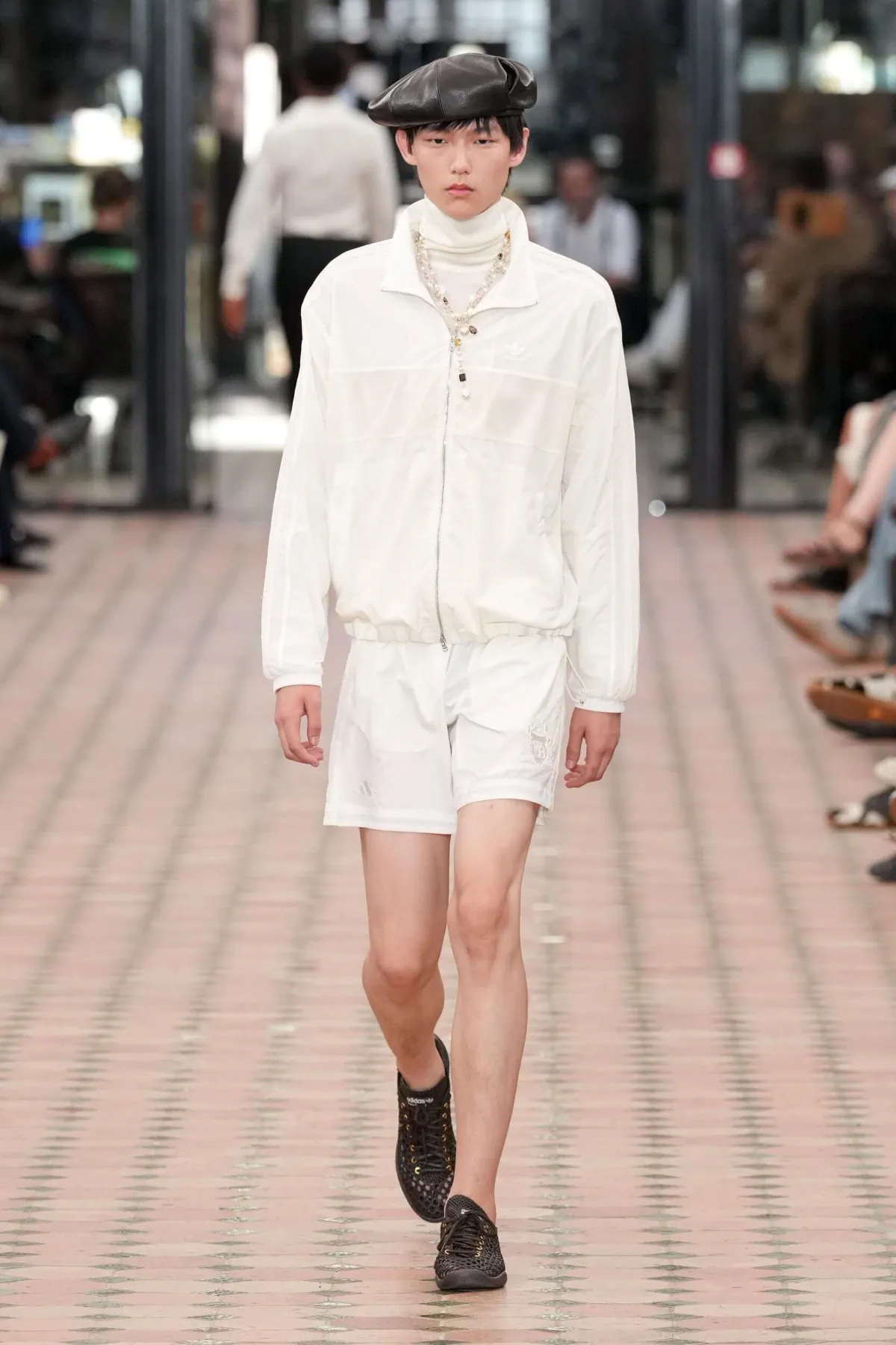 La collection Printemps 2026 de Wales Bonner rend hommage au savoir-faire britannique et célèbre dix années de création