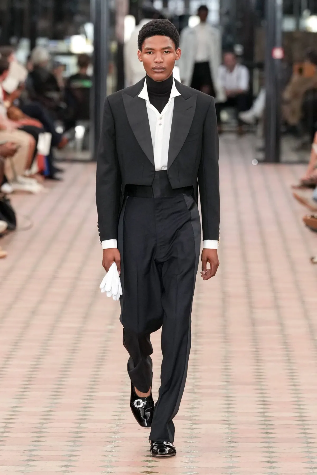 La collection Printemps 2026 de Wales Bonner rend hommage au savoir-faire britannique et célèbre dix années de création