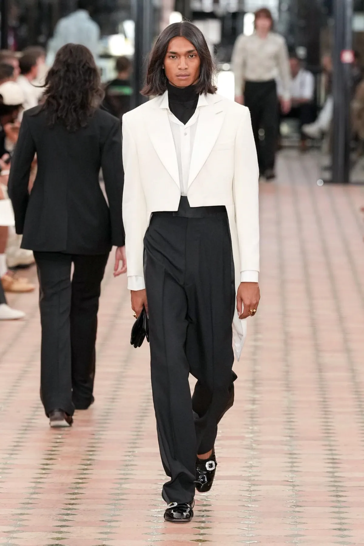 La collection Printemps 2026 de Wales Bonner rend hommage au savoir-faire britannique et célèbre dix années de création