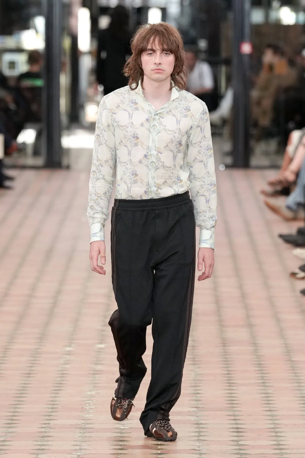 La collection Printemps 2026 de Wales Bonner rend hommage au savoir-faire britannique et célèbre dix années de création