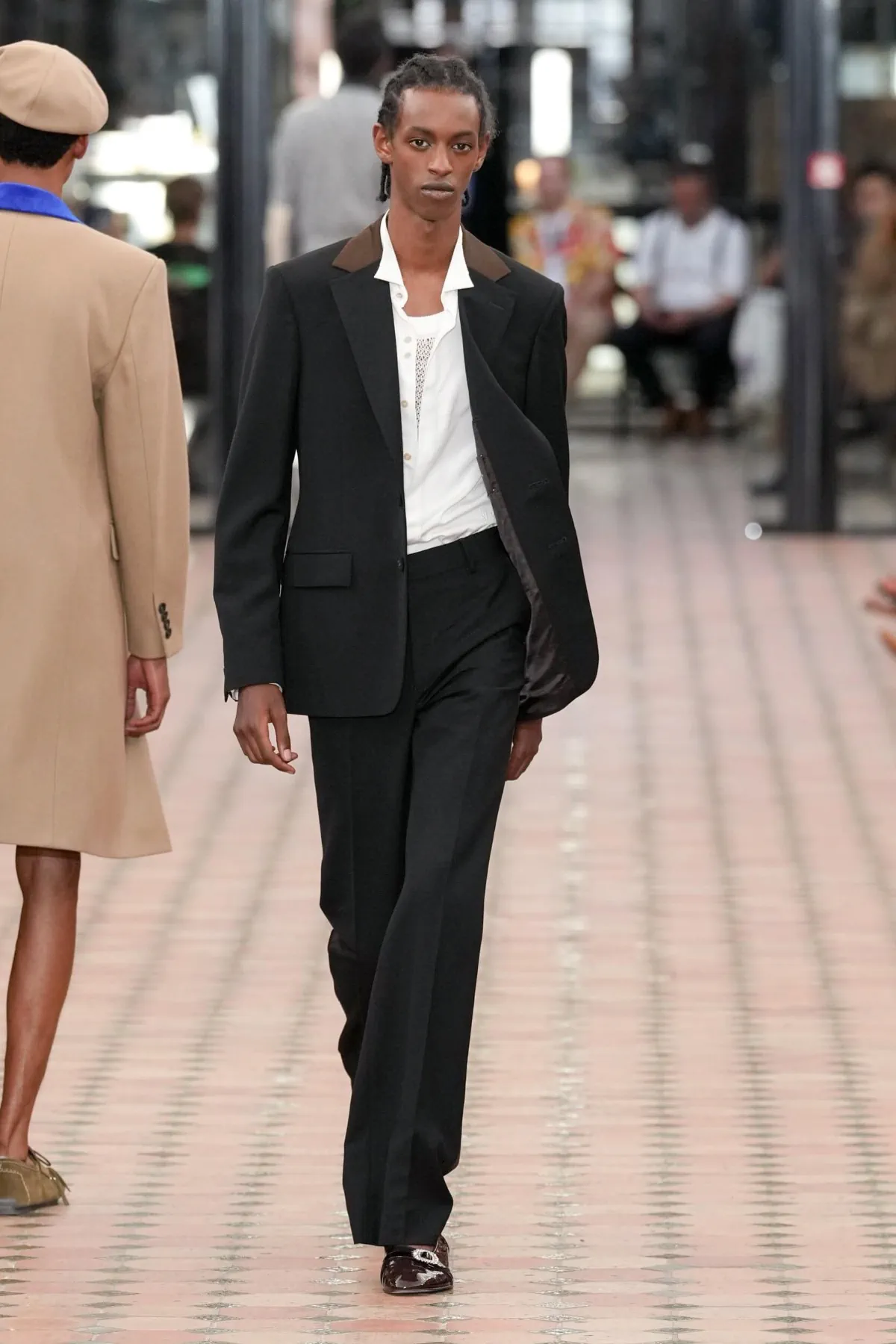 La collection Printemps 2026 de Wales Bonner rend hommage au savoir-faire britannique et célèbre dix années de création