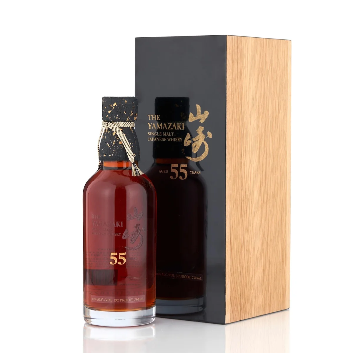 Whisky single malt The Yamazaki 55 ans dage 2 Le Yamazaki 55, un single malt japonais rare de 55 ans d'âge, entre dans la légende lors d'une vente aux enchères