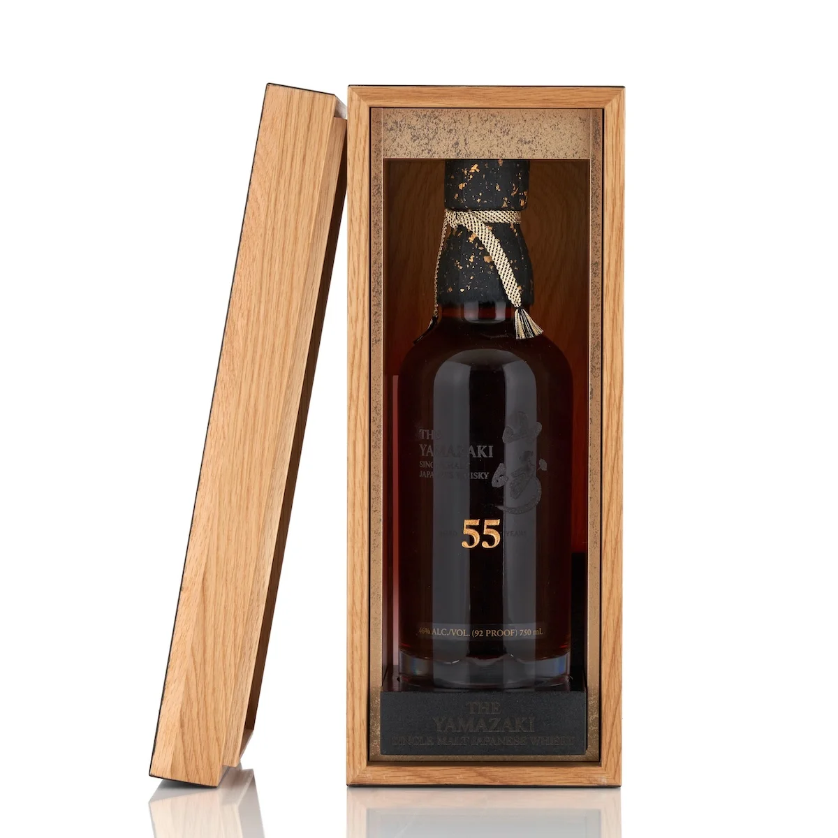 Whisky single malt The Yamazaki 55 ans dage 3 Le Yamazaki 55, un single malt japonais rare de 55 ans d'âge, entre dans la légende lors d'une vente aux enchères