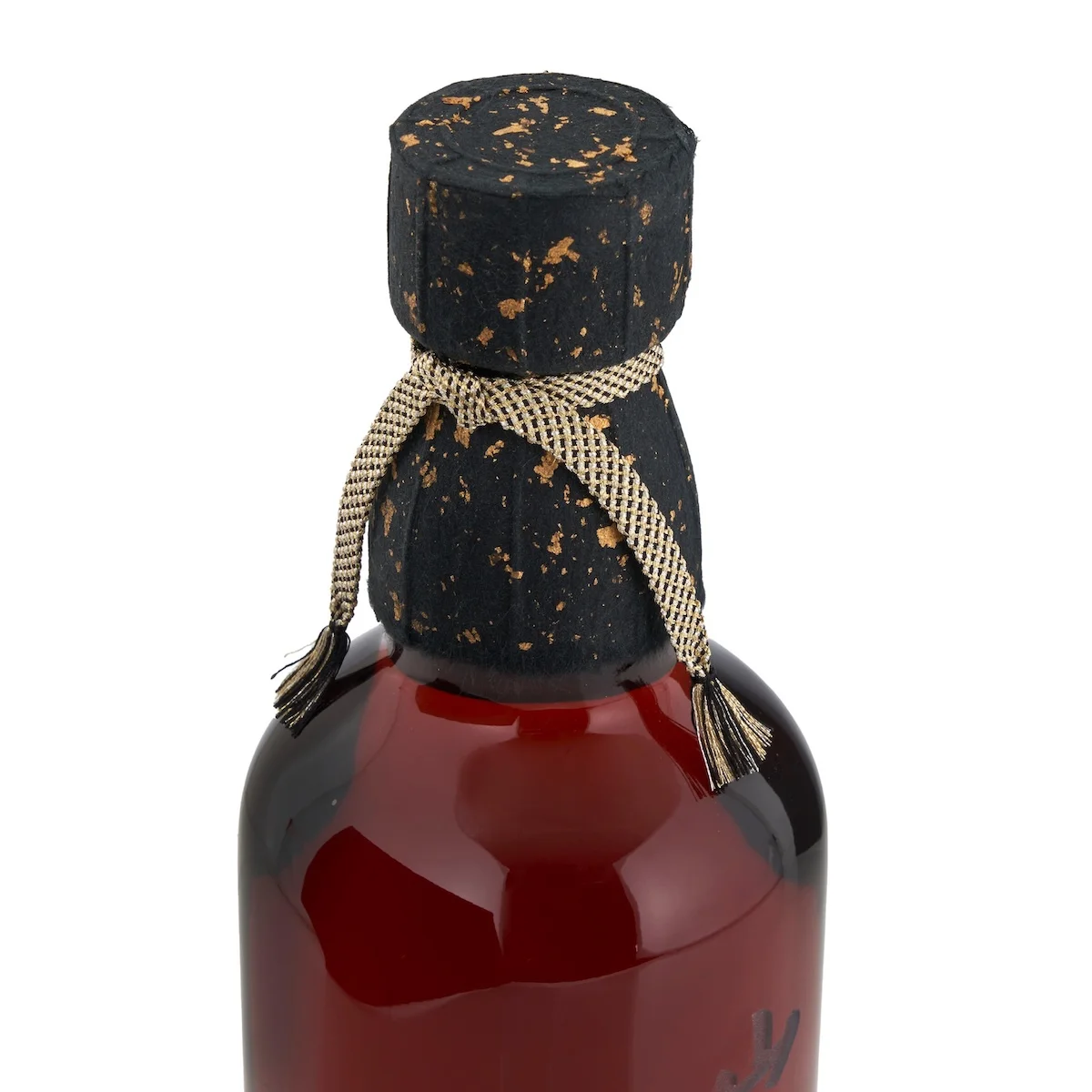 Whisky single malt The Yamazaki 55 ans dage 4 Le Yamazaki 55, un single malt japonais rare de 55 ans d'âge, entre dans la légende lors d'une vente aux enchères