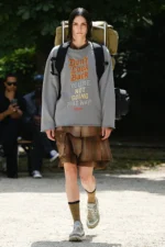 White Mountaineering Spring Summer 2026 Paris Fashion Week 1 White Mountaineering réinvente l'héritage de la mode outdoor pour le printemps 2026