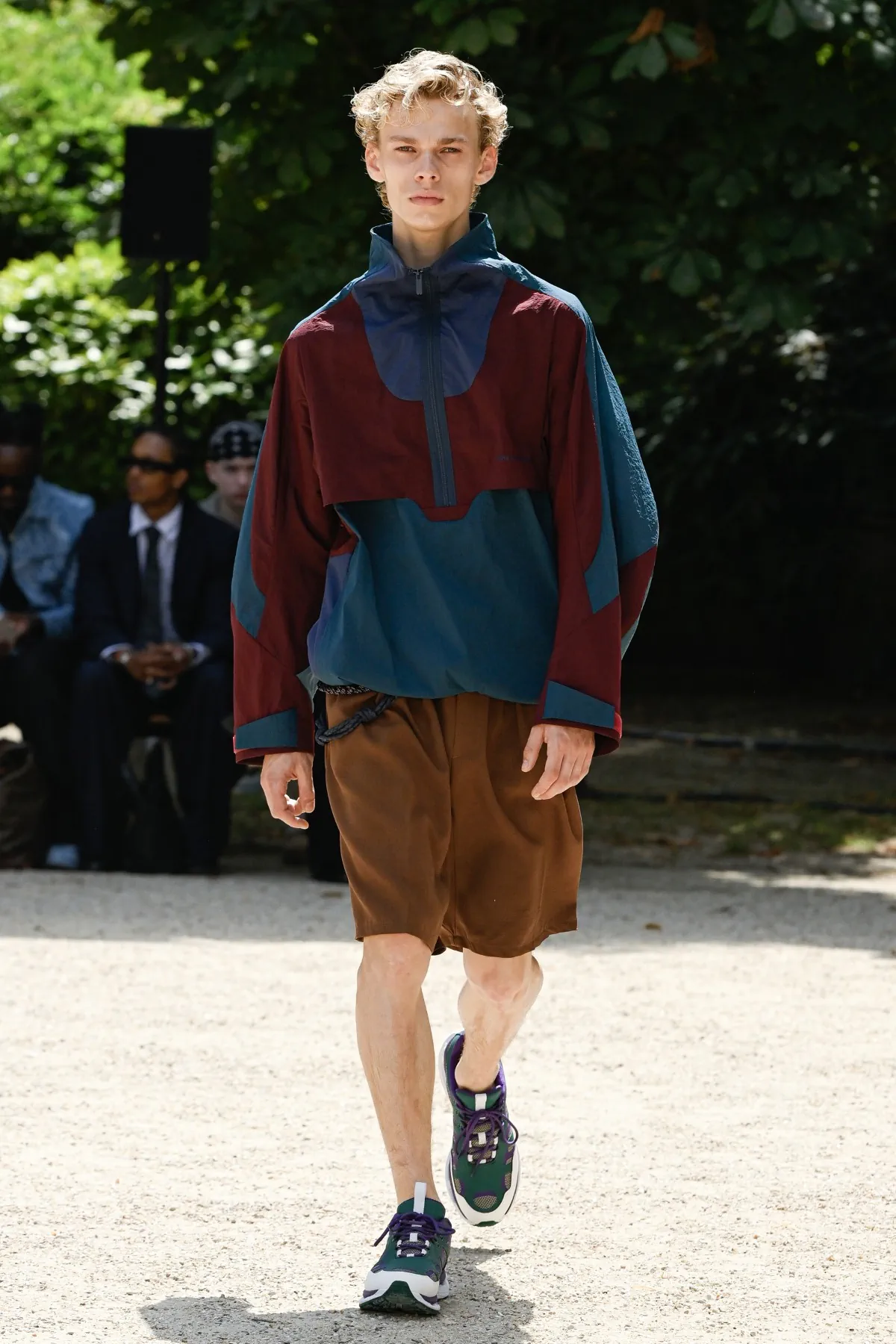 White Mountaineering réinvente l'héritage de la mode outdoor pour le printemps 2026