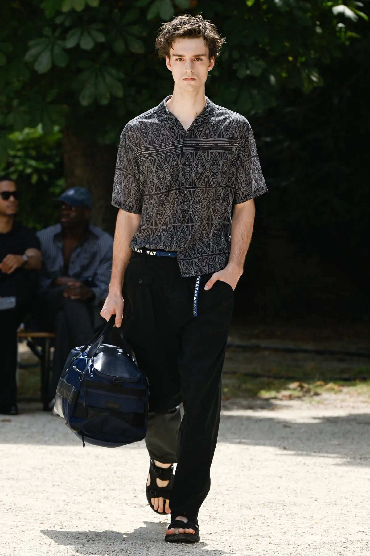 White Mountaineering réinvente l'héritage de la mode outdoor pour le printemps 2026