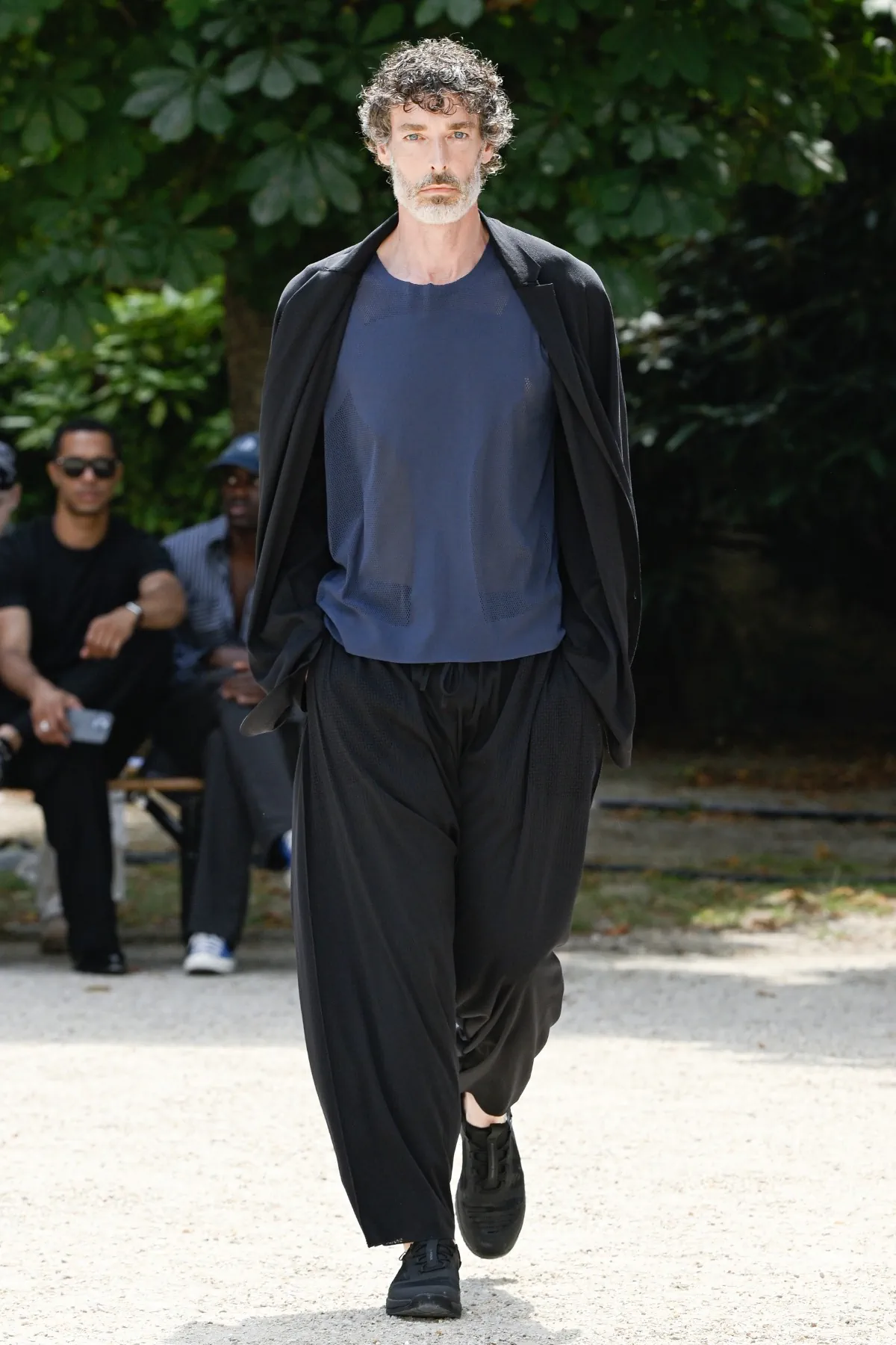 White Mountaineering réinvente l'héritage de la mode outdoor pour le printemps 2026