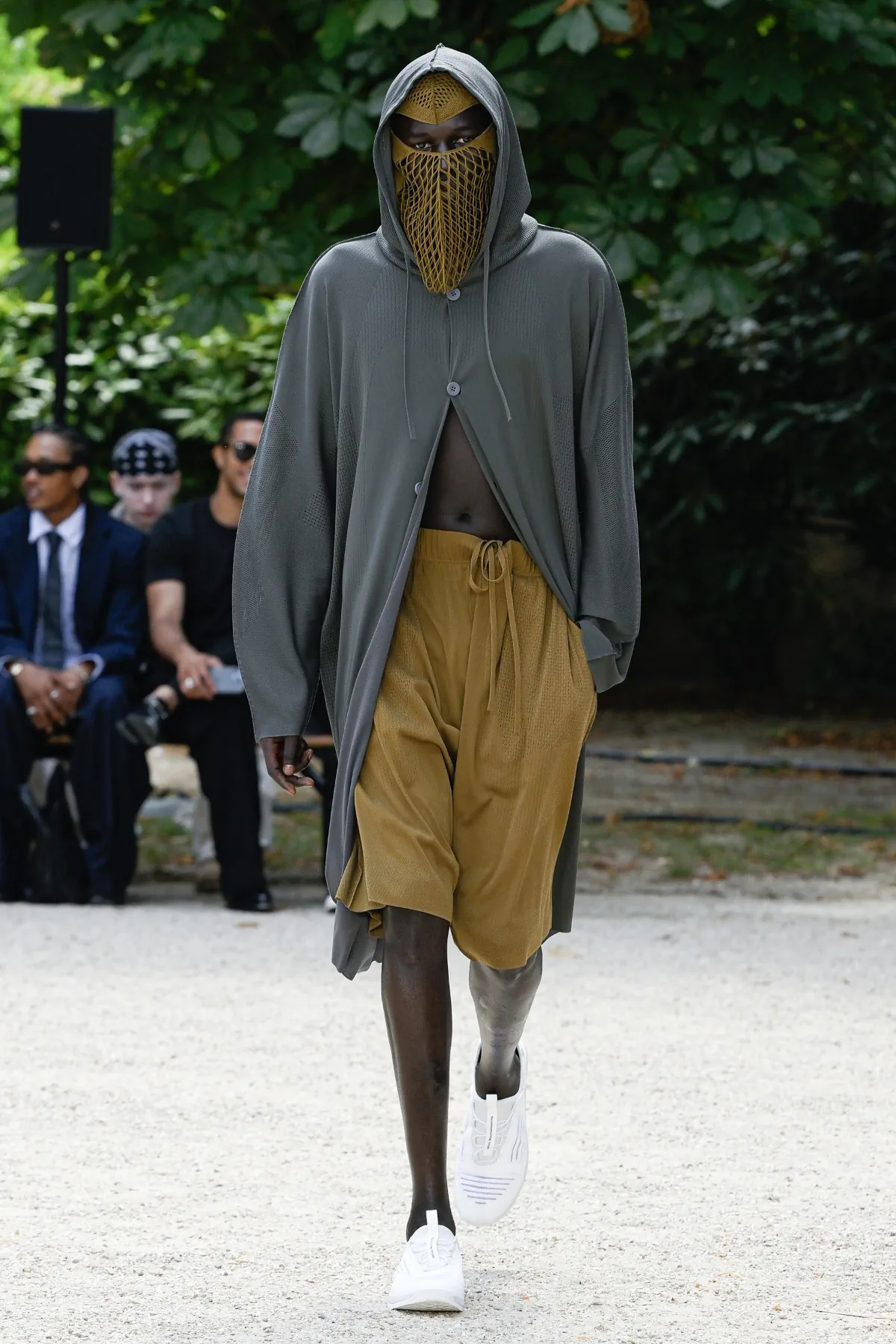 White Mountaineering réinvente l'héritage de la mode outdoor pour le printemps 2026