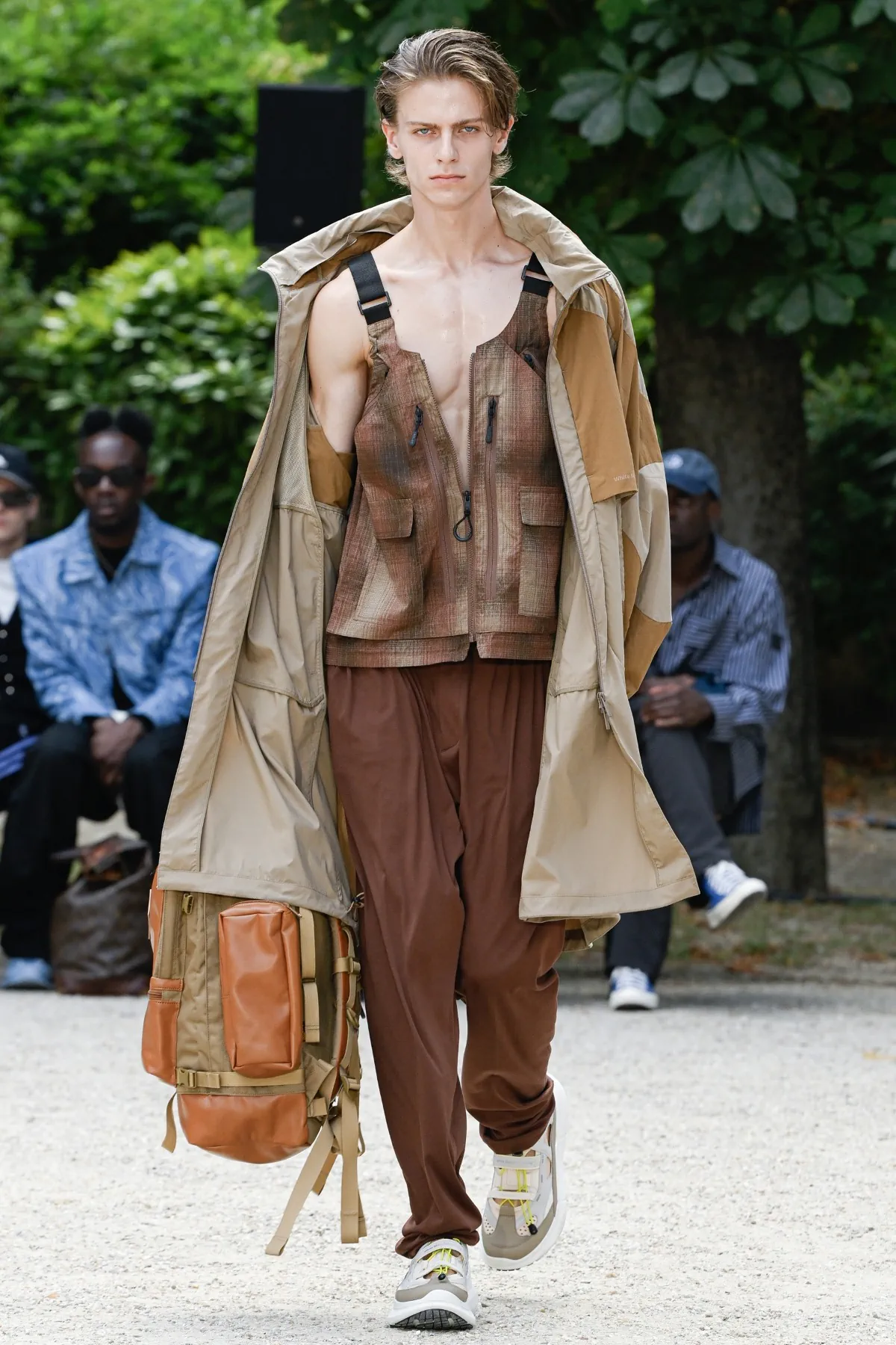 White Mountaineering réinvente l'héritage de la mode outdoor pour le printemps 2026