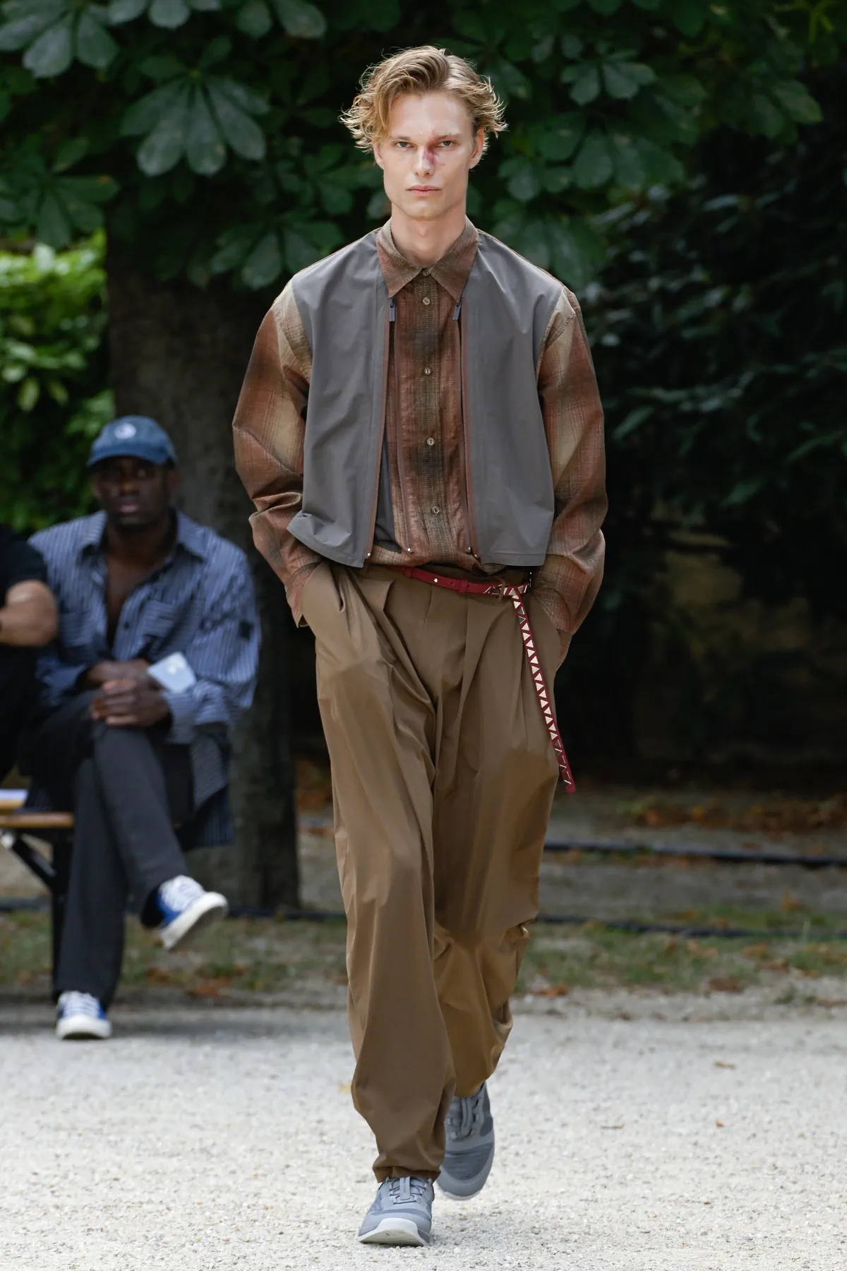 White Mountaineering réinvente l'héritage de la mode outdoor pour le printemps 2026