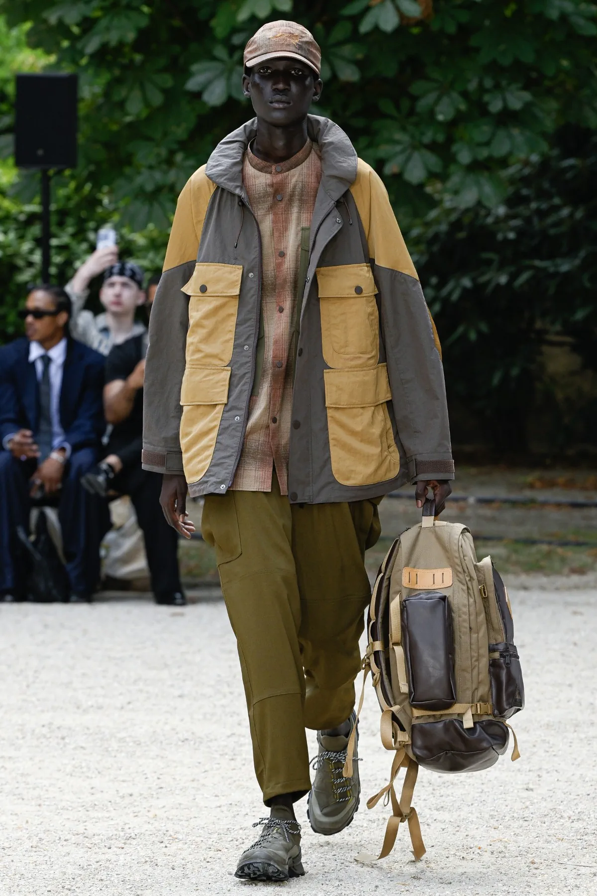 White Mountaineering réinvente l'héritage de la mode outdoor pour le printemps 2026