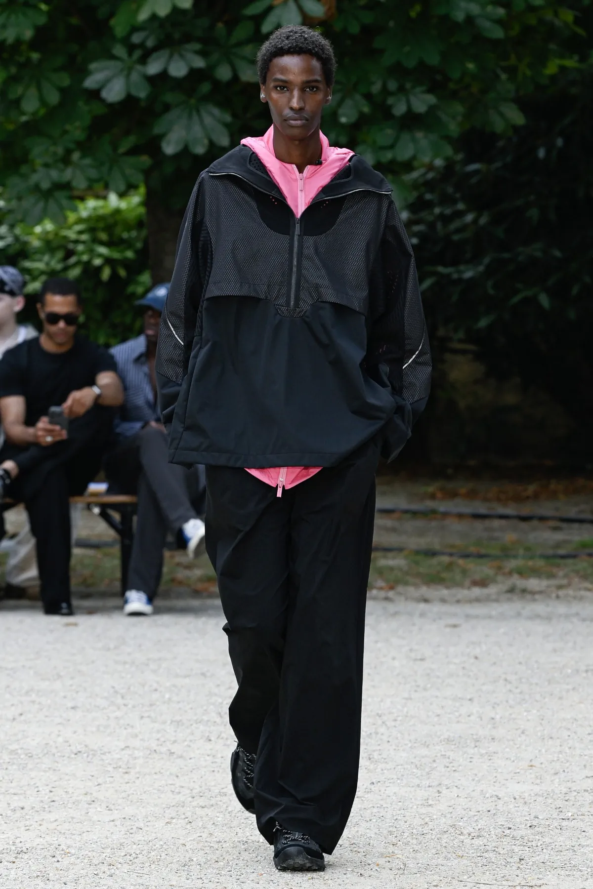 White Mountaineering réinvente l'héritage de la mode outdoor pour le printemps 2026