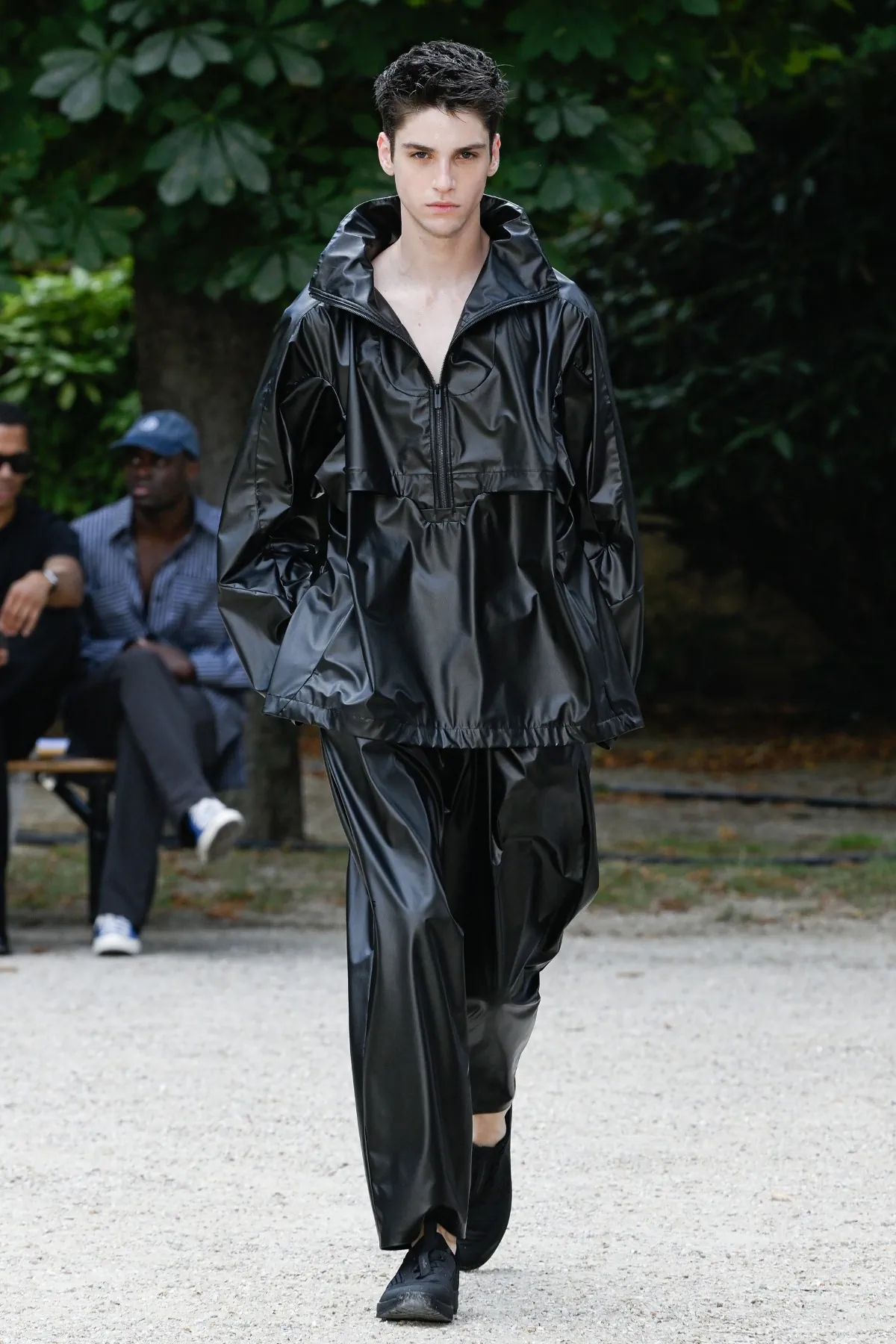 White Mountaineering réinvente l'héritage de la mode outdoor pour le printemps 2026