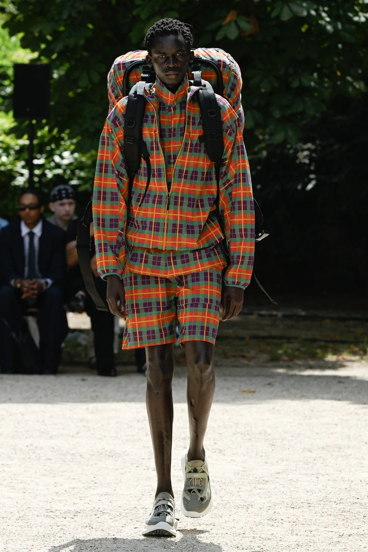 White Mountaineering Spring Summer 2026 Paris Fashion Week 4 White Mountaineering réinvente l'héritage de la mode outdoor pour le printemps 2026