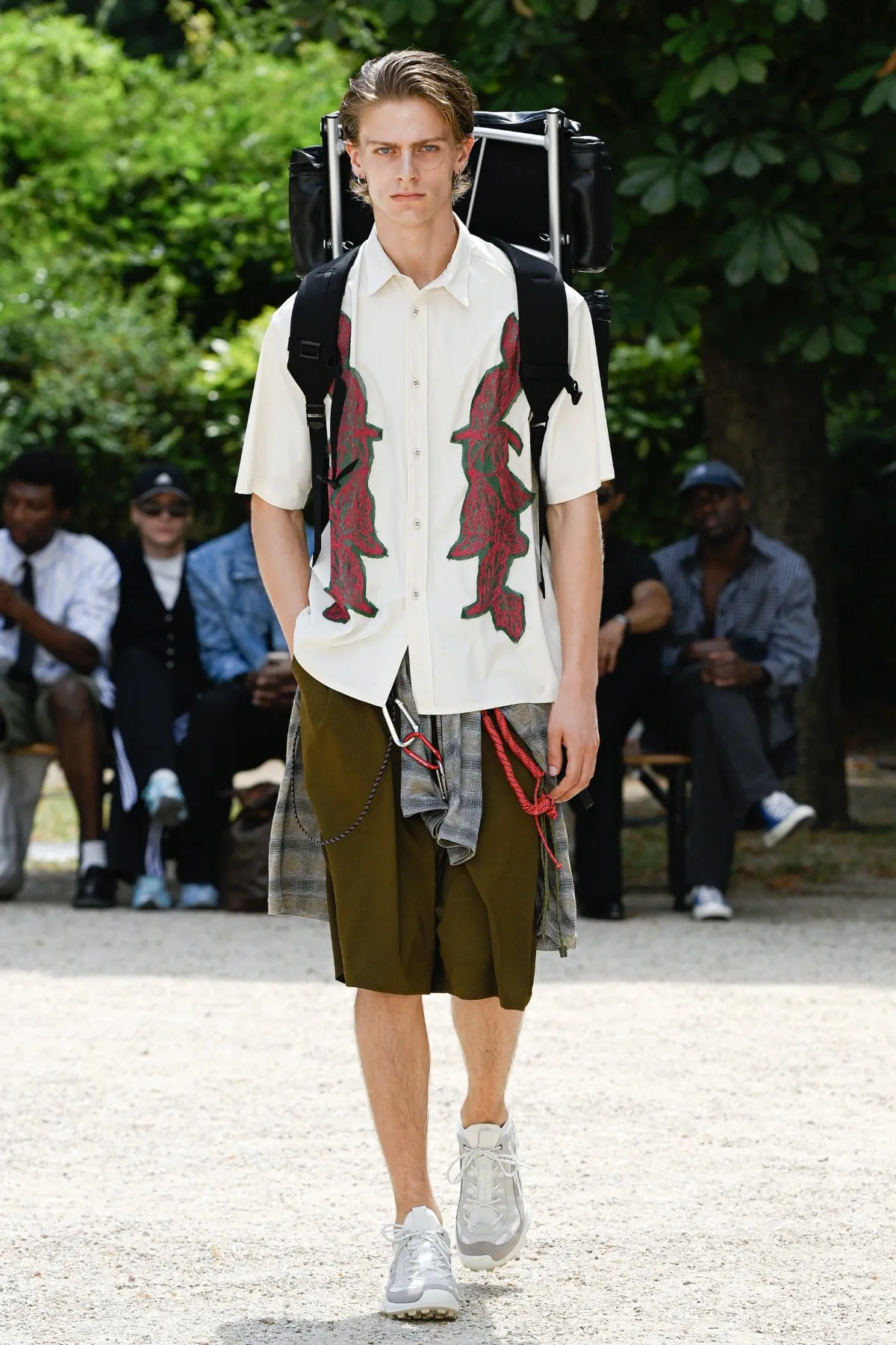 White Mountaineering réinvente l'héritage de la mode outdoor pour le printemps 2026