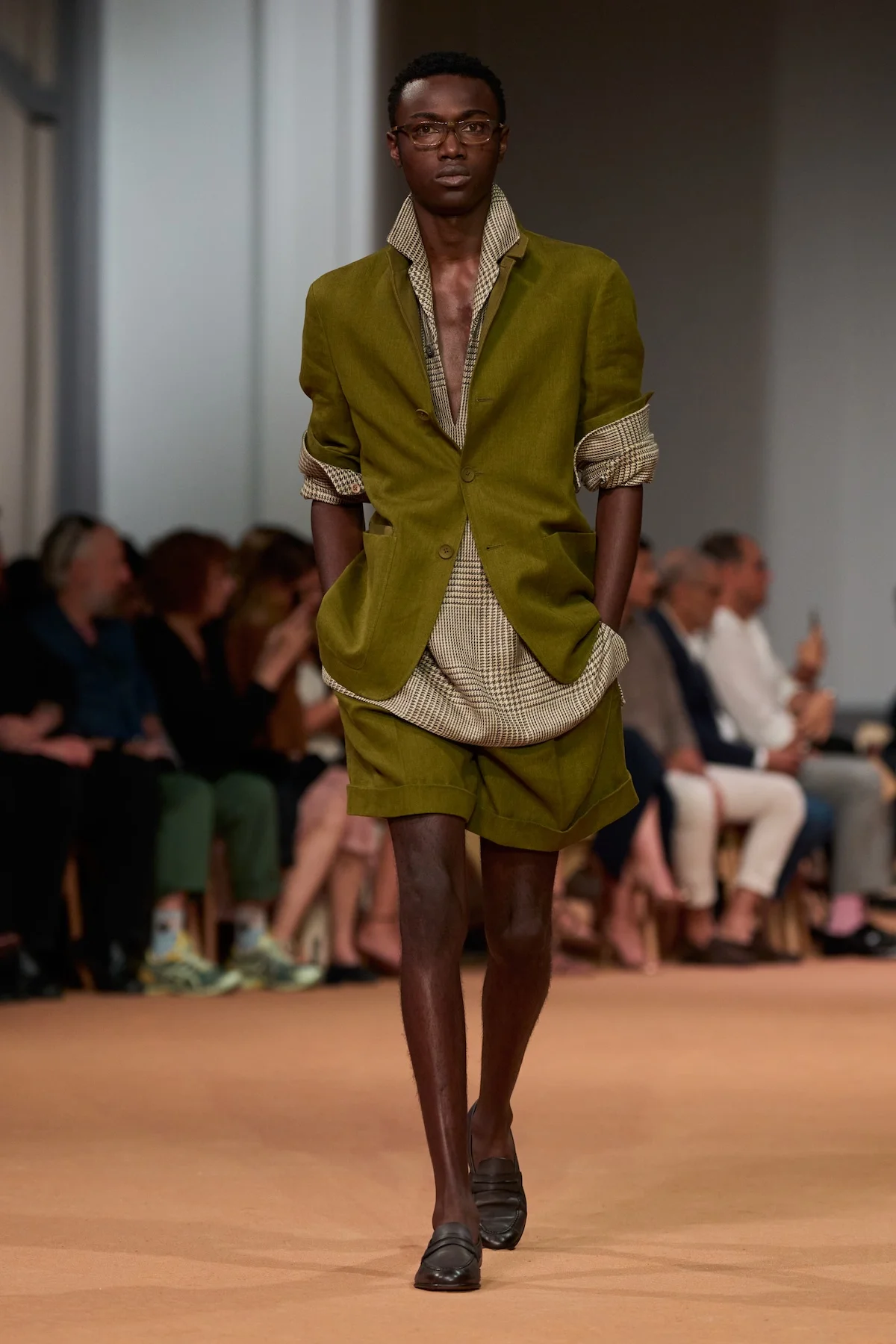 ZEGNA transforme Dubaï en laboratoire de la mode masculine pour le printemps 2026