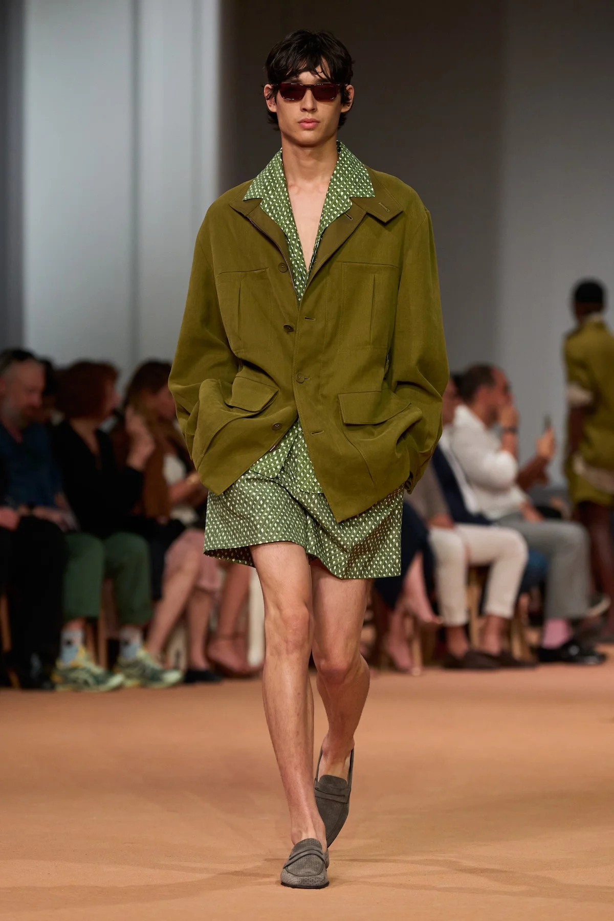 ZEGNA transforme Dubaï en laboratoire de la mode masculine pour le printemps 2026