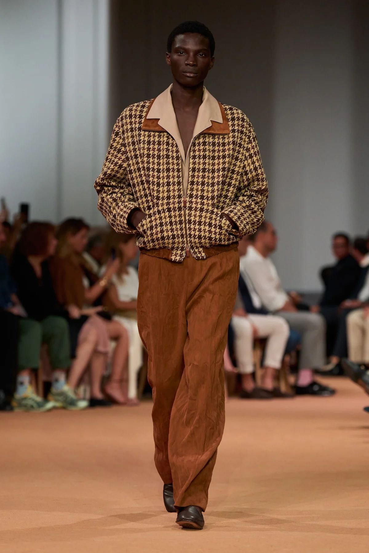 ZEGNA transforme Dubaï en laboratoire de la mode masculine pour le printemps 2026