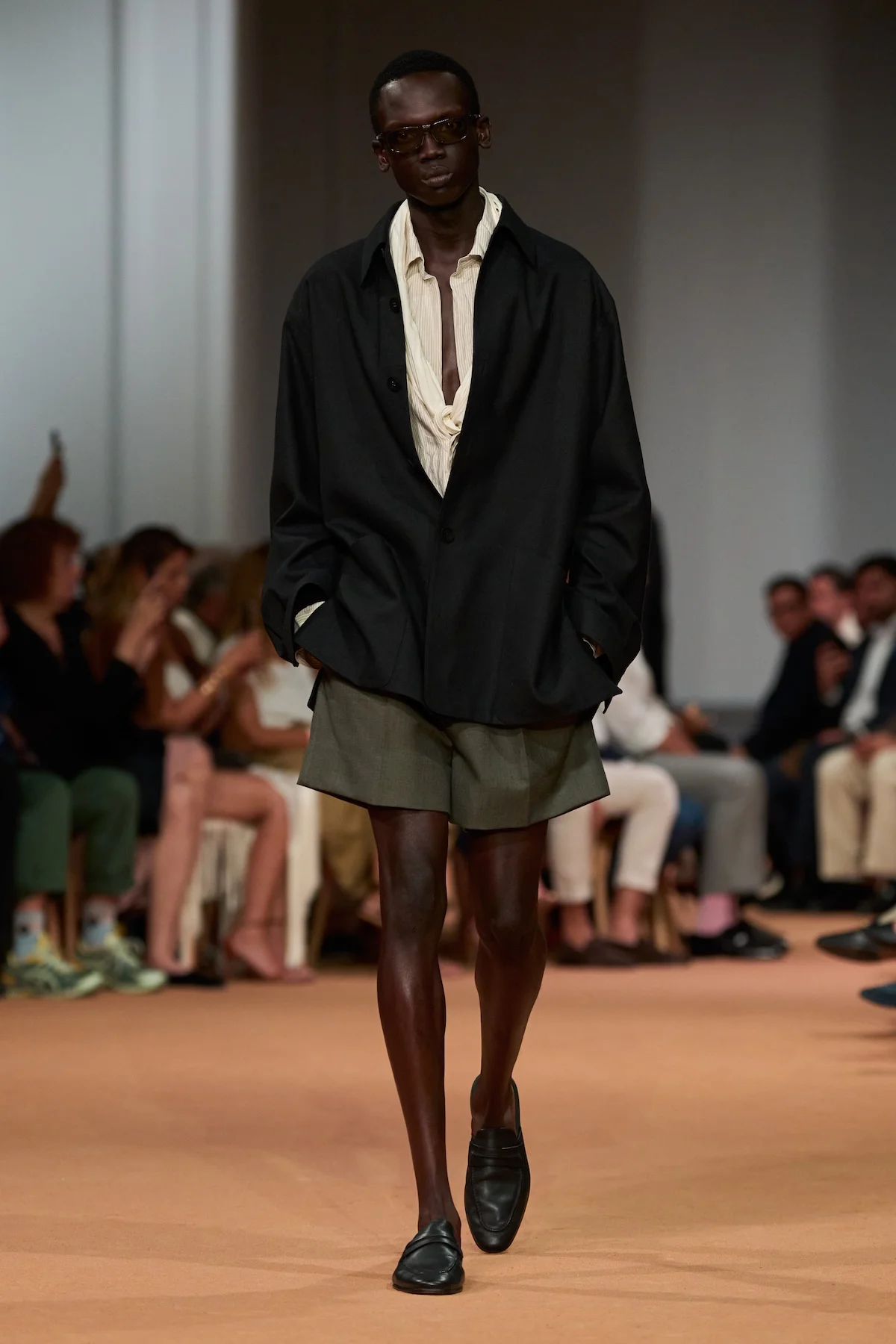 ZEGNA transforme Dubaï en laboratoire de la mode masculine pour le printemps 2026