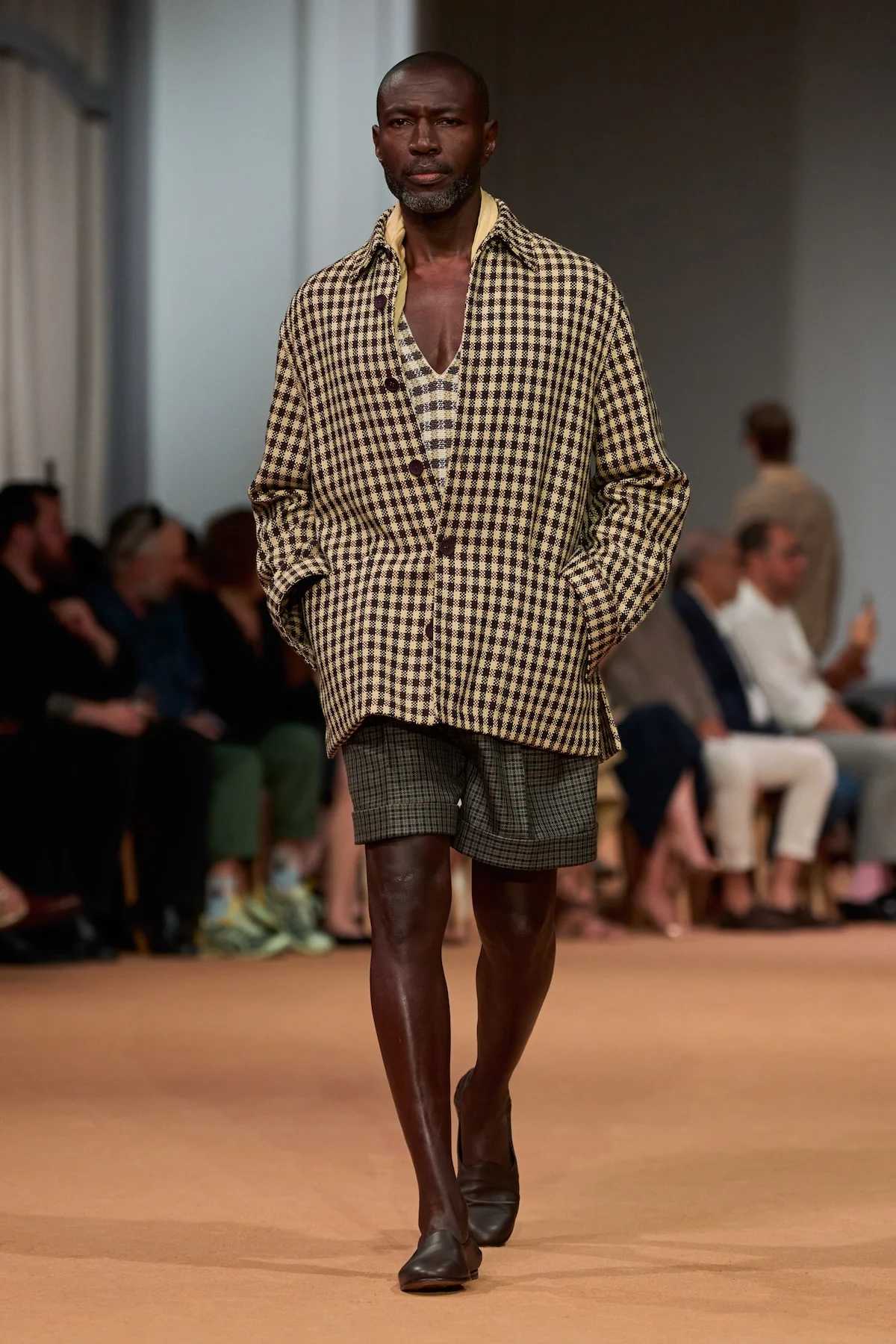 ZEGNA transforme Dubaï en laboratoire de la mode masculine pour le printemps 2026