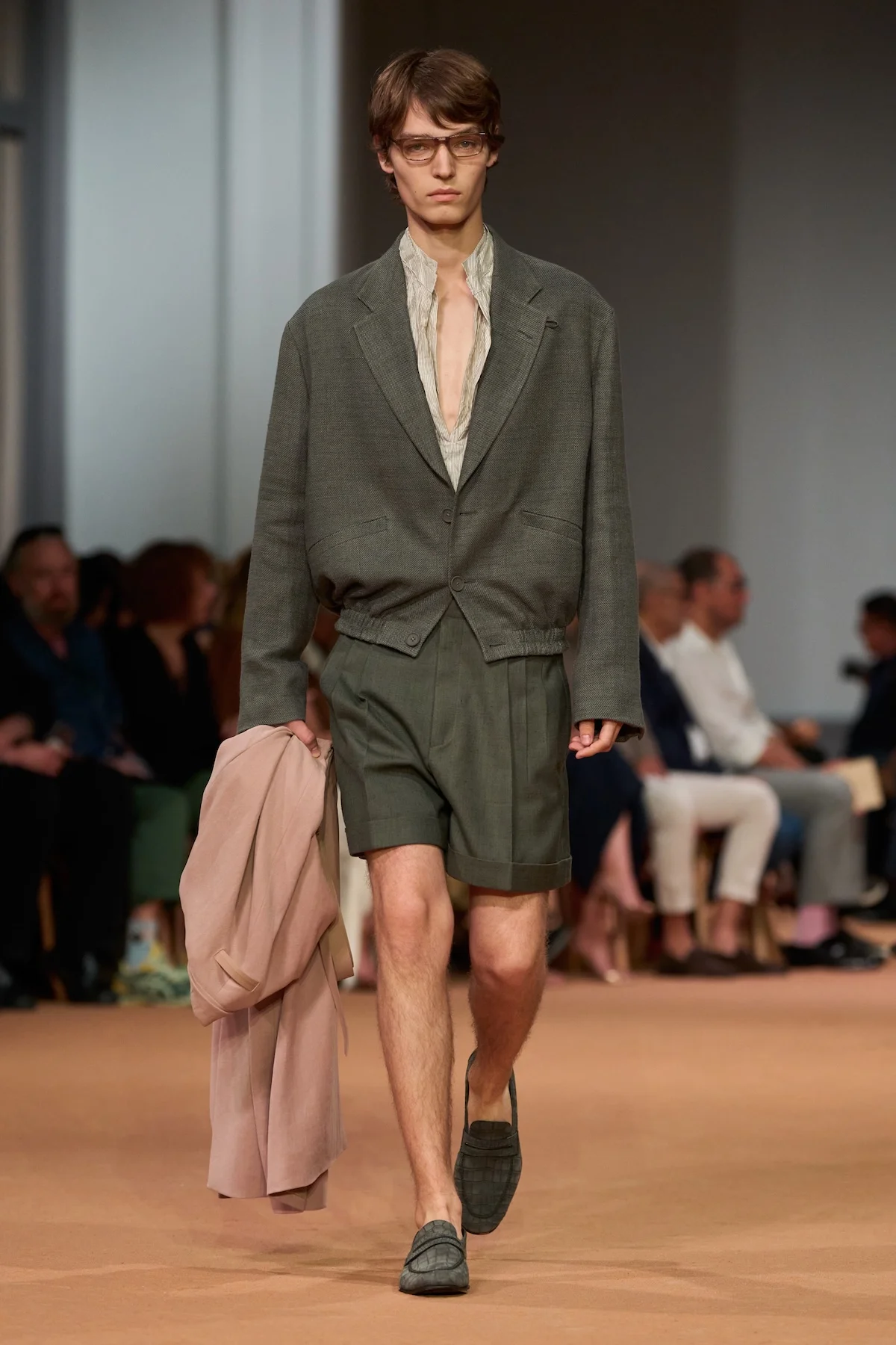 ZEGNA transforme Dubaï en laboratoire de la mode masculine pour le printemps 2026