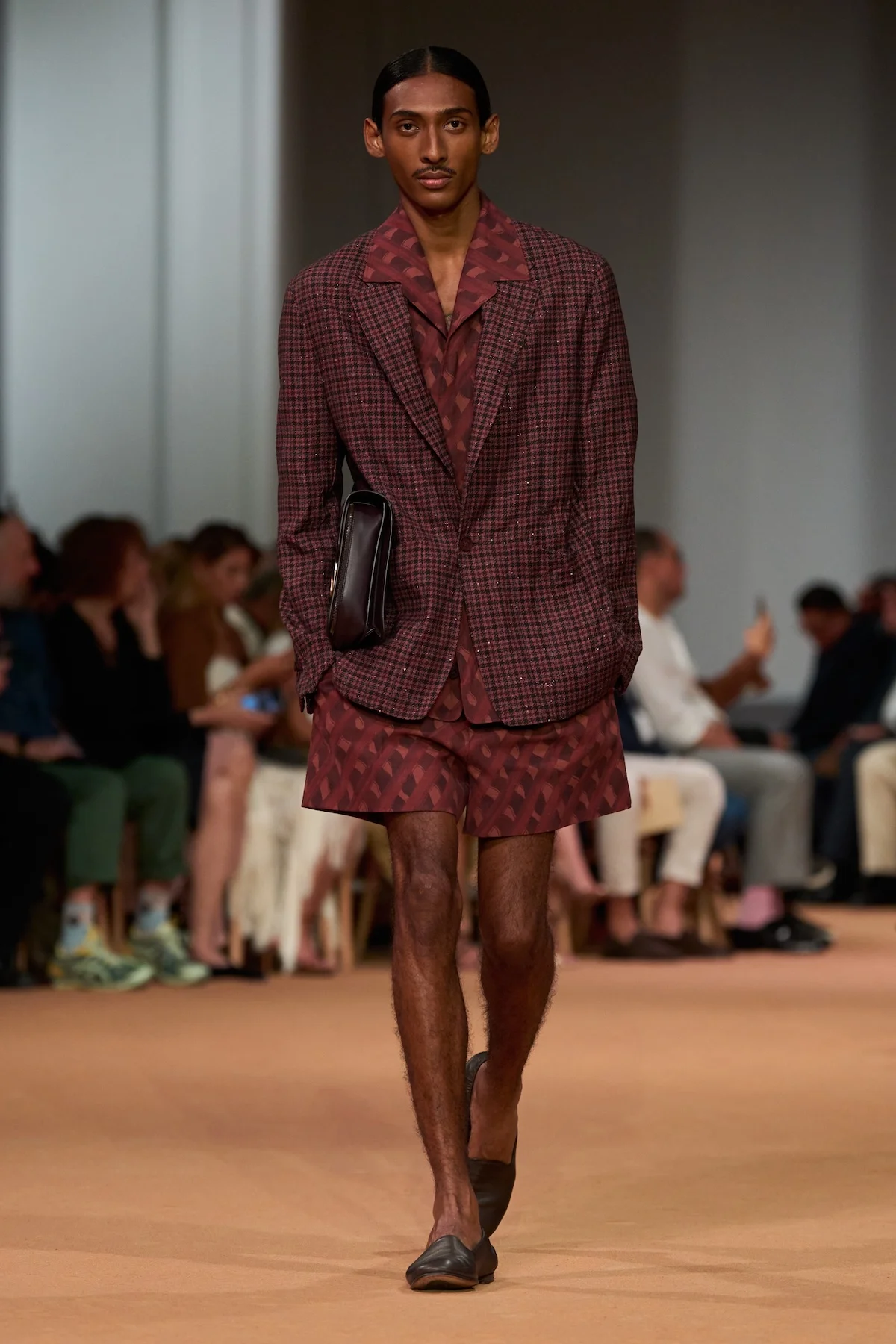 ZEGNA transforme Dubaï en laboratoire de la mode masculine pour le printemps 2026