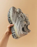 L'adidas Megaride AG débarque avec une esthétique futuriste et inédite, inspirée des années 2000