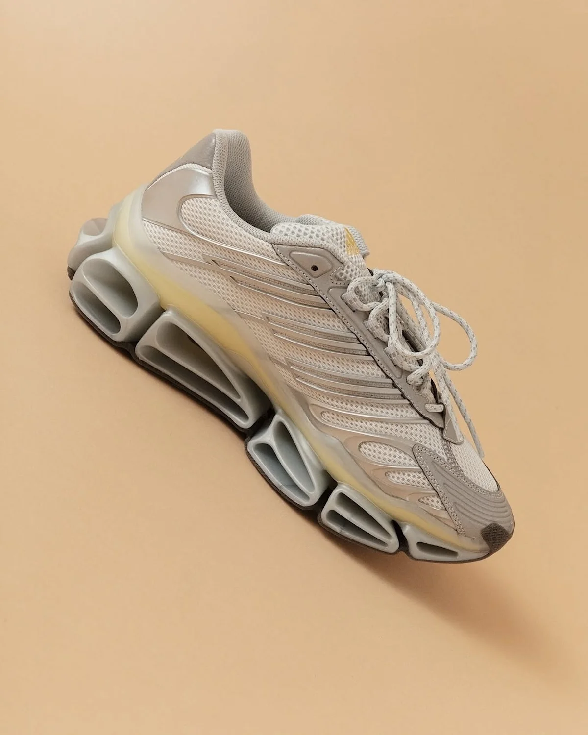 adidas Megaride AG 2 L'adidas Megaride AG débarque avec une esthétique futuriste et inédite, inspirée des années 2000