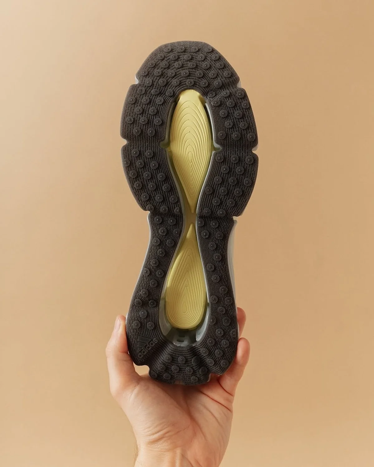 adidas Megaride AG 6 L'adidas Megaride AG débarque avec une esthétique futuriste et inédite, inspirée des années 2000