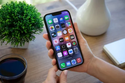 iOS 26 d’Apple arrive avec le design Liquid Glass, mais en quoi consiste-t-il ?