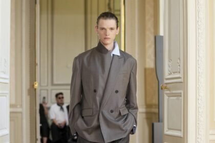 Pour le printemps 2026, ssstein révèle la beauté de la retenue japonaise