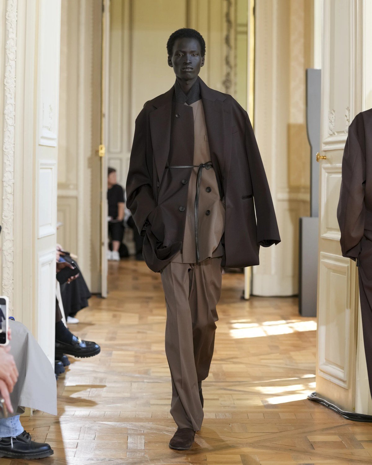 Pour le printemps 2026, ssstein révèle la beauté de la retenue japonaise