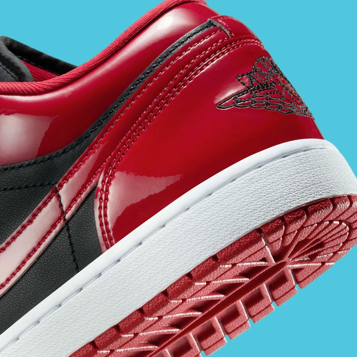 Air Jordan 1 Low Varsity Red brillant 7 La Air Jordan 1 Low « Varsity Red » débarque avec un cuir verni ultra brillant