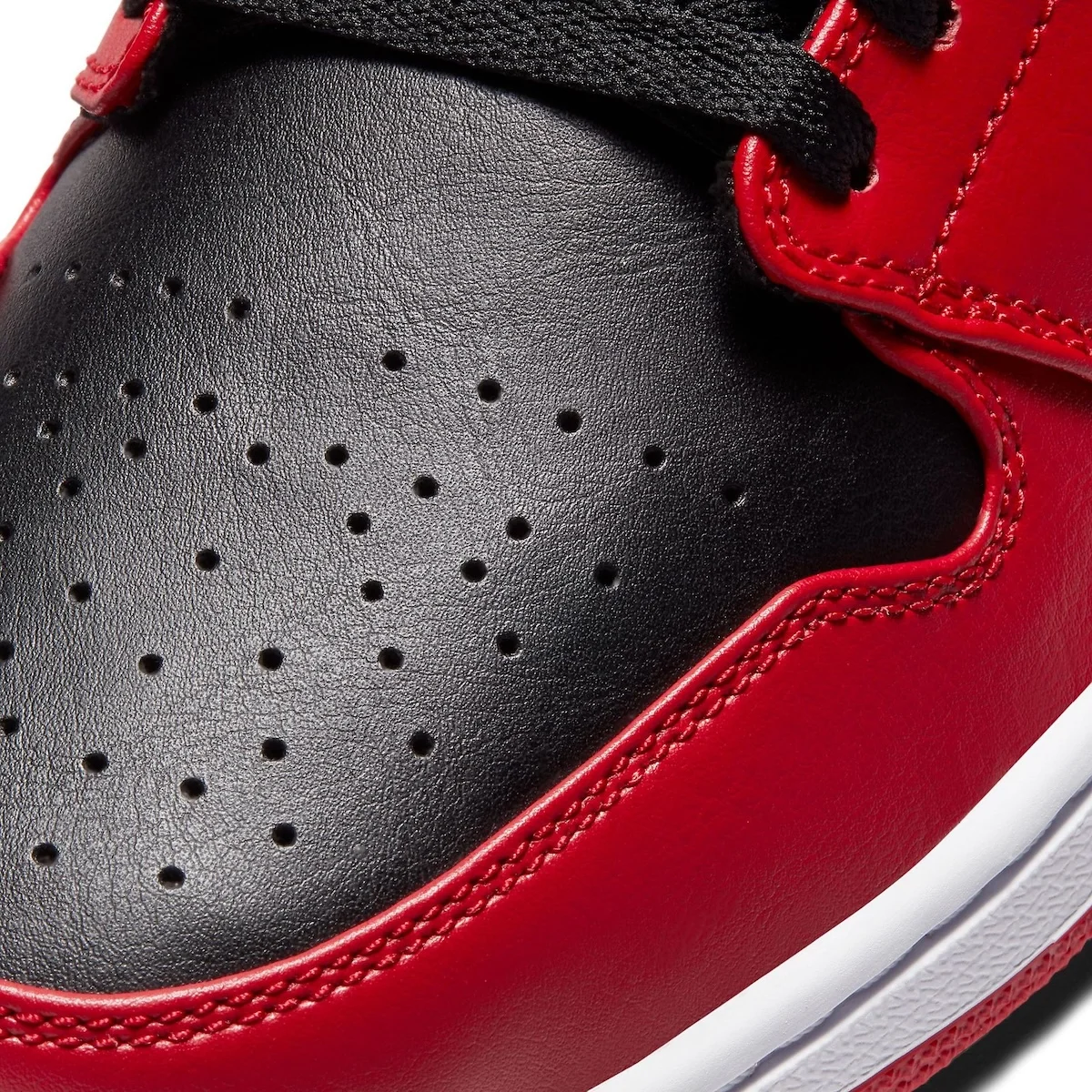 Air Jordan 1 Low Varsity Red restock 2026 5 La Air Jordan 1 Low « Varsity Red » reviendra au printemps 2026