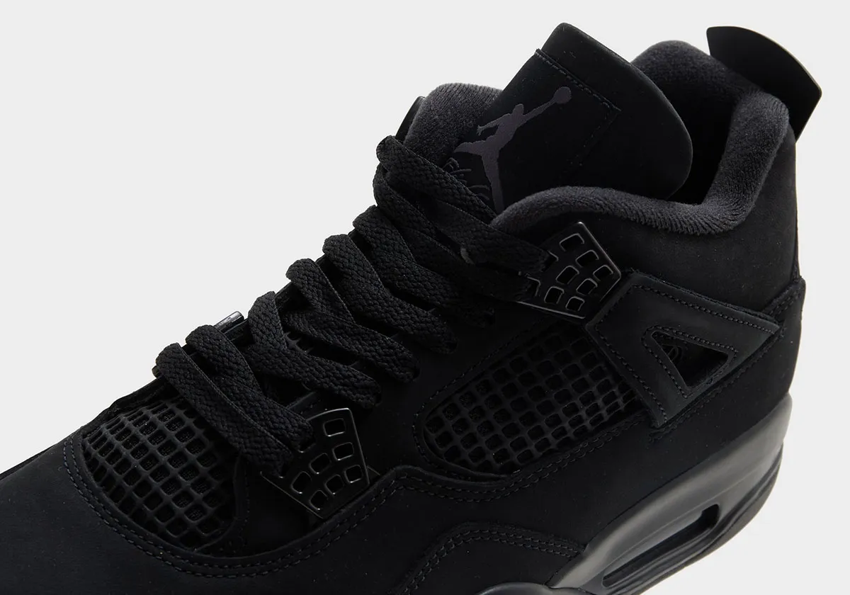 Air Jordan 4 Black Cat Officielles images 4 Air Jordan 4 “Black Cat”, les images officielles dévoilées