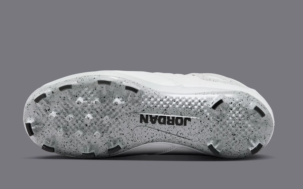 Air Jordan 4 White Cement Baseball 5 La Air Jordan 4 « White Cement » arrive sur les terrains de baseball