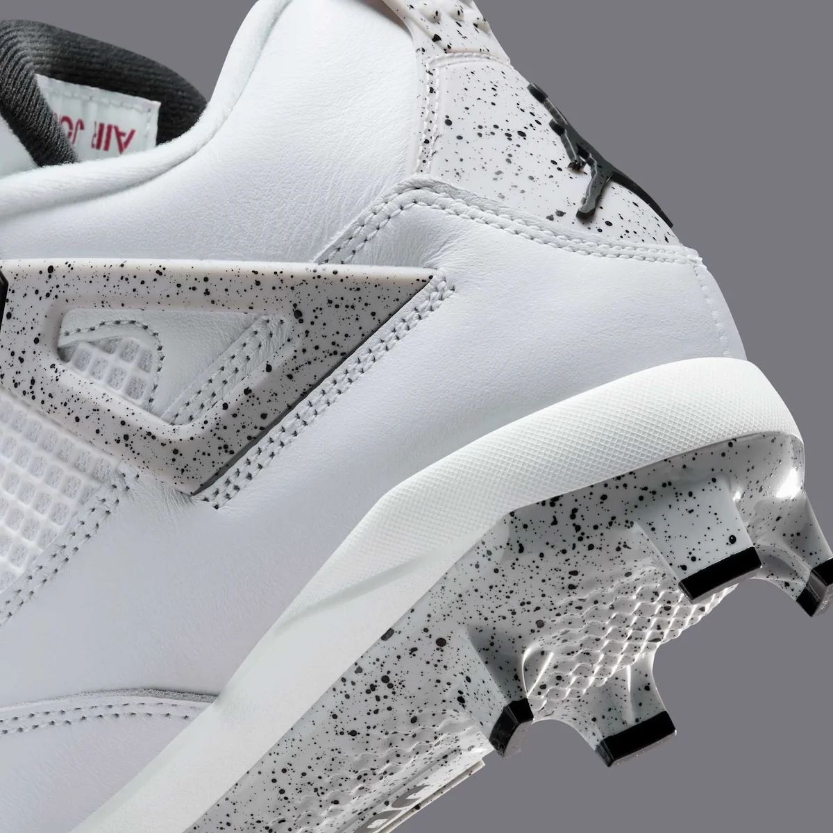 Air Jordan 4 White Cement Baseball 6 La Air Jordan 4 « White Cement » arrive sur les terrains de baseball