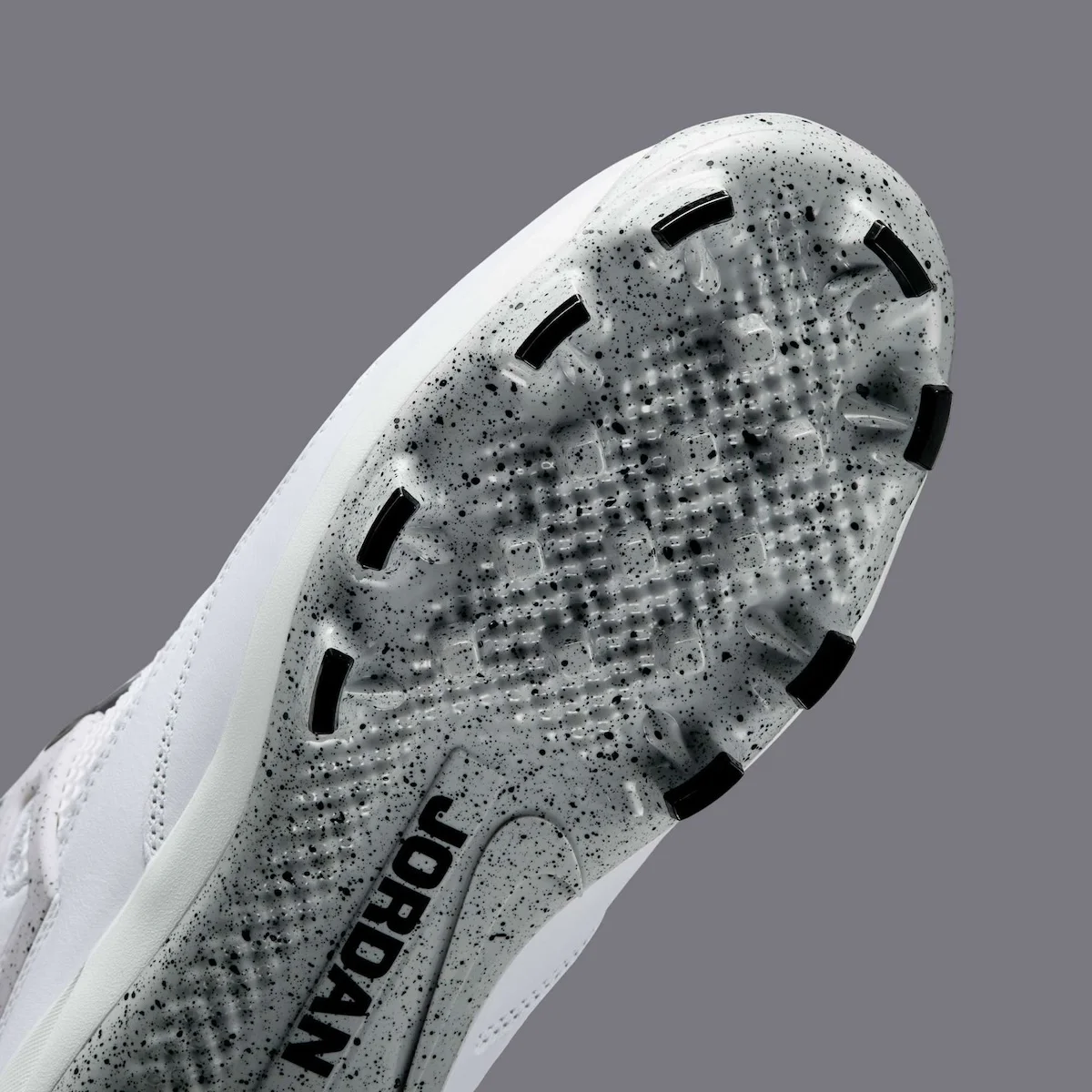 Air Jordan 4 White Cement Baseball 8 La Air Jordan 4 « White Cement » arrive sur les terrains de baseball