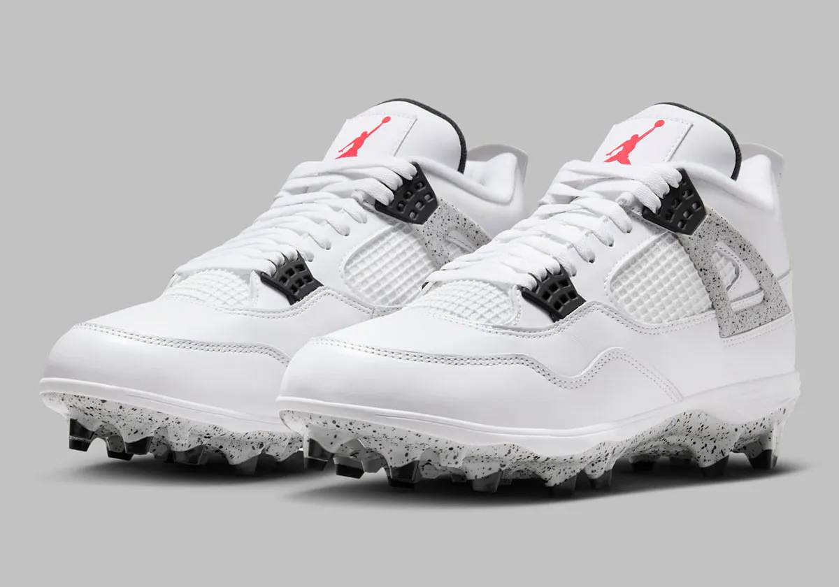 Air Jordan 4 White Cement Football 1 La Air Jordan 4 « White Cement » fait son entrée sur les terrains de football américain