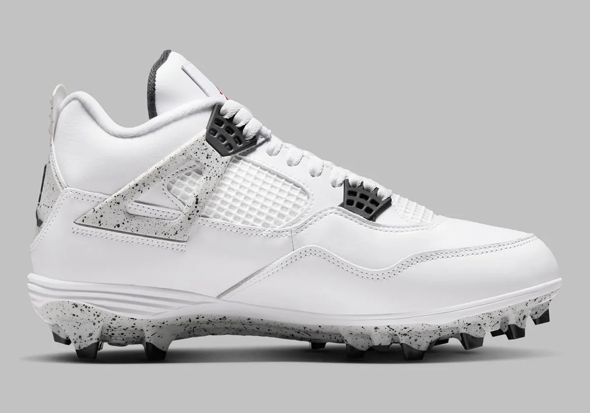 Air Jordan 4 White Cement Football 3 La Air Jordan 4 « White Cement » fait son entrée sur les terrains de football américain