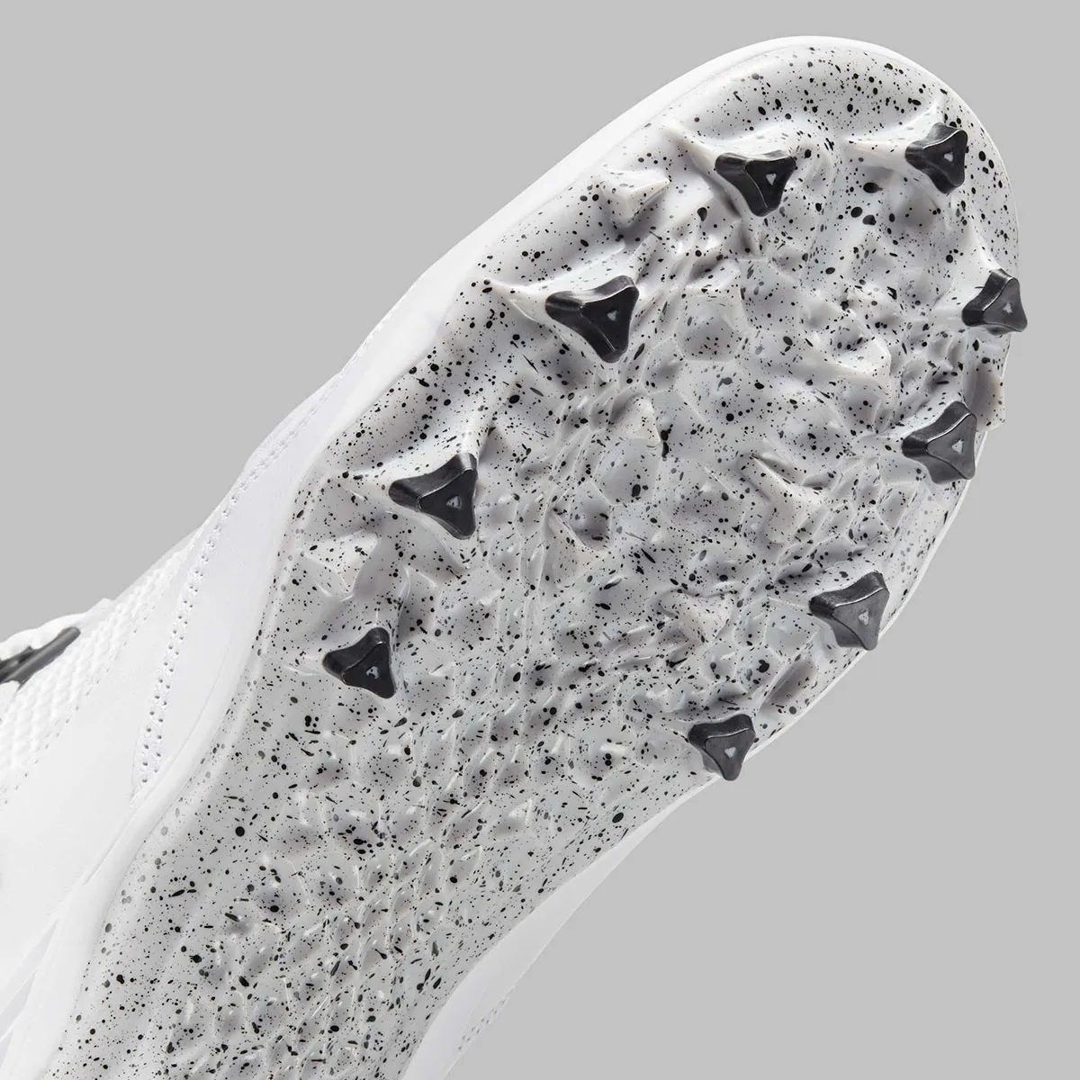 Air Jordan 4 White Cement Football 7 La Air Jordan 4 « White Cement » fait son entrée sur les terrains de football américain