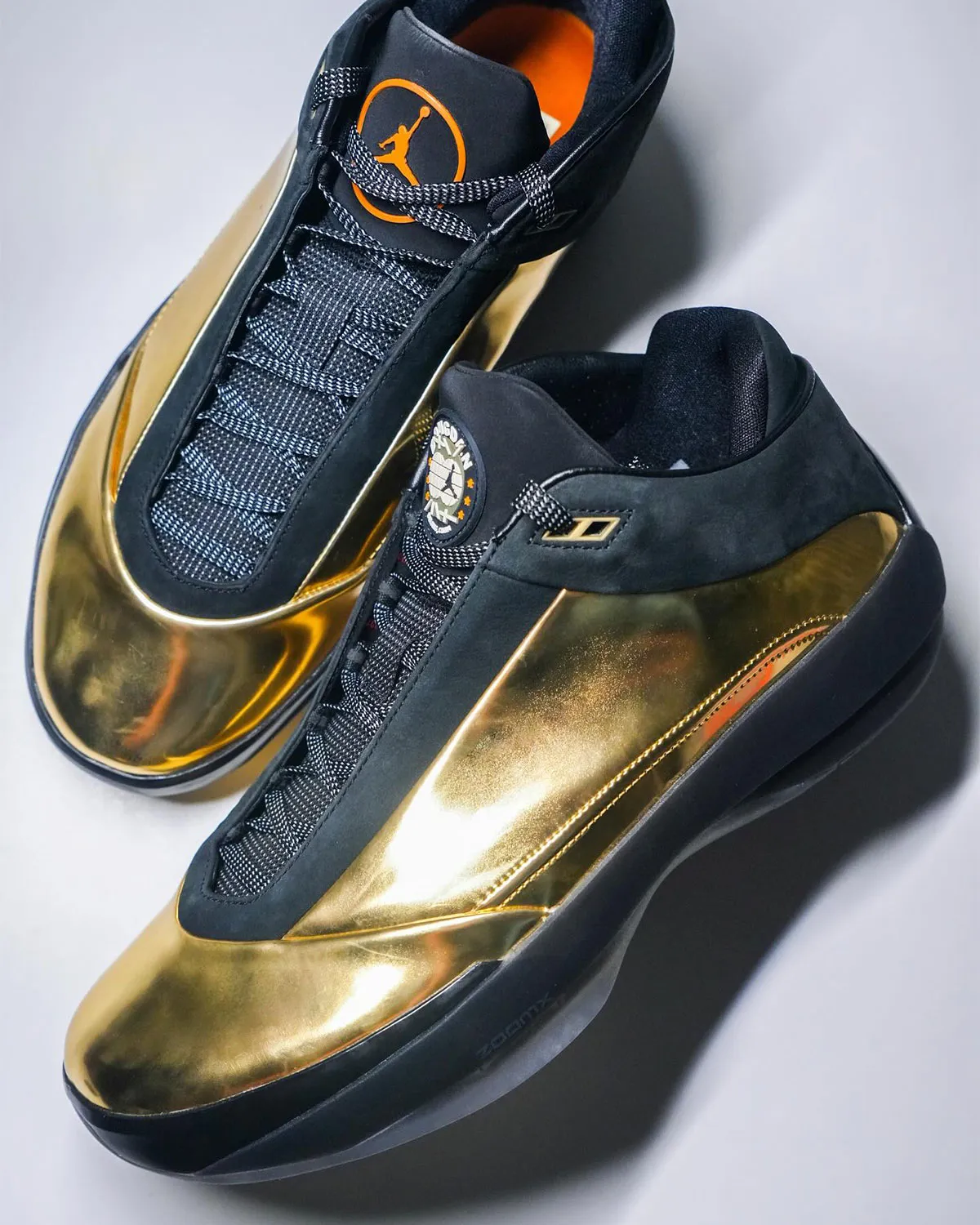 Air Jordan 40 Dongdan 1 La Air Jordan 40 « Dongdan » devient le Graal des collectionneurs, avec seulement six paires dans le monde