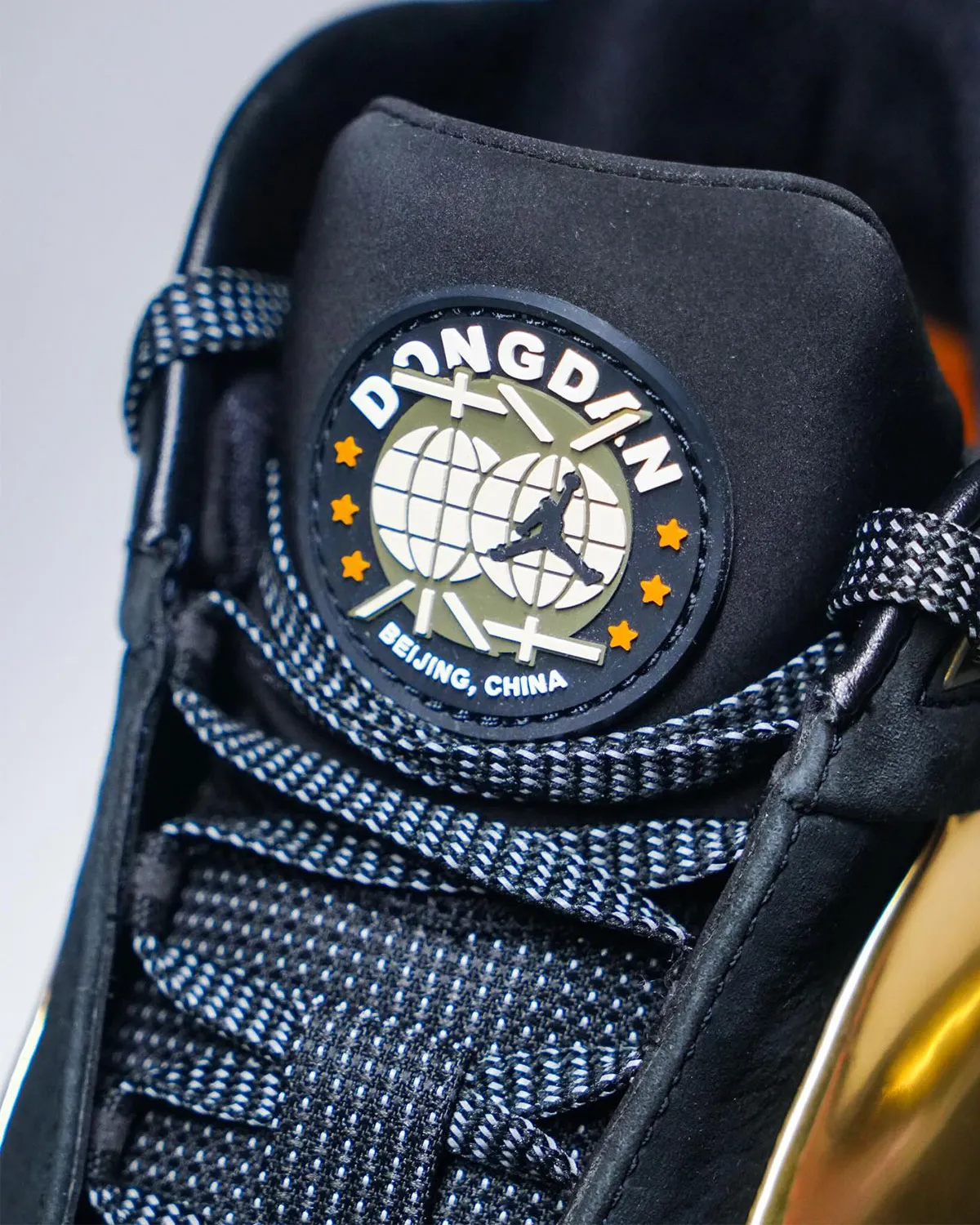 Air Jordan 40 Dongdan 11 La Air Jordan 40 « Dongdan » devient le Graal des collectionneurs, avec seulement six paires dans le monde