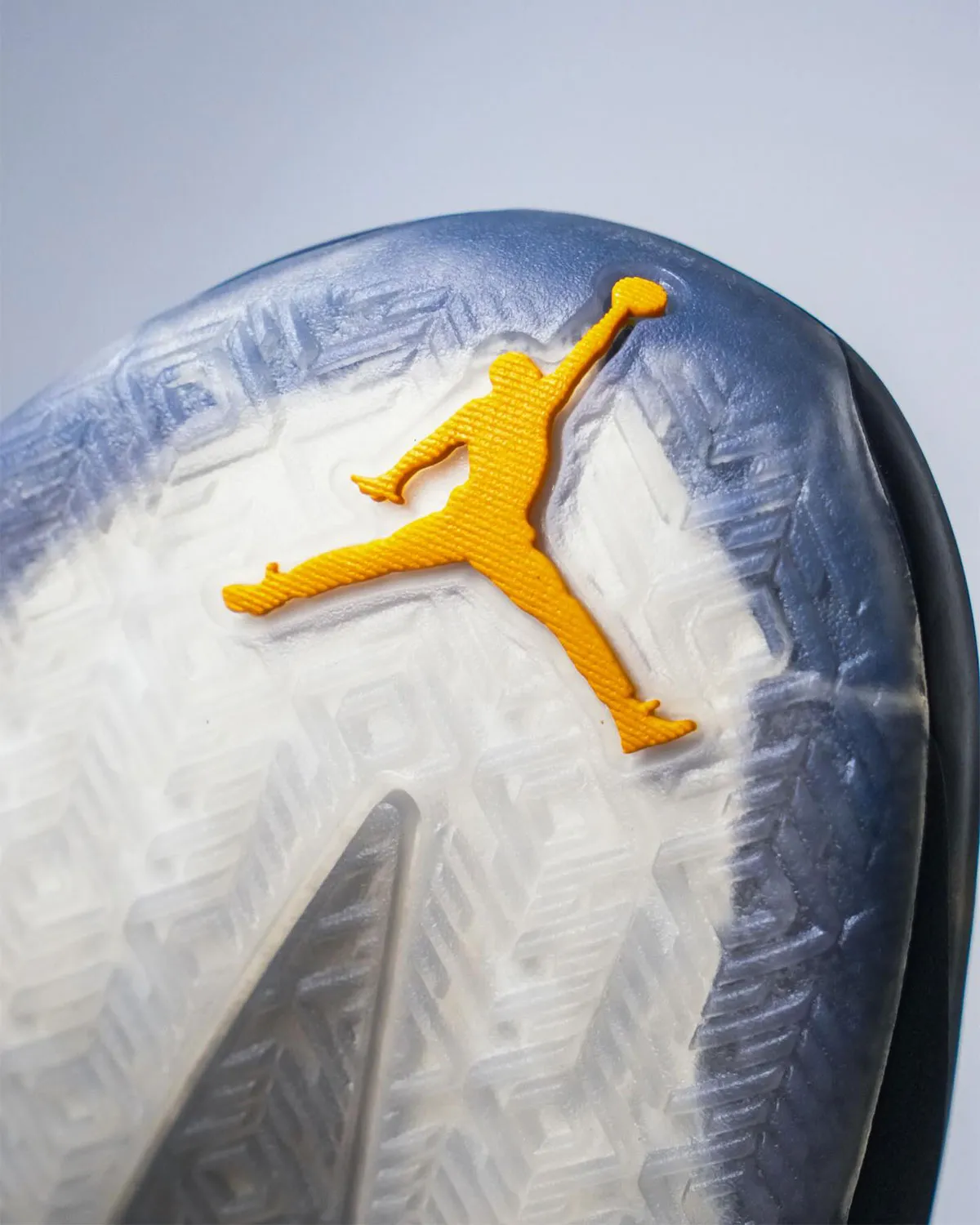 Air Jordan 40 Dongdan 5 La Air Jordan 40 « Dongdan » devient le Graal des collectionneurs, avec seulement six paires dans le monde